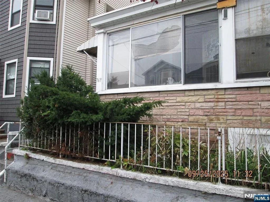767 E 26th St, Paterson, NJ