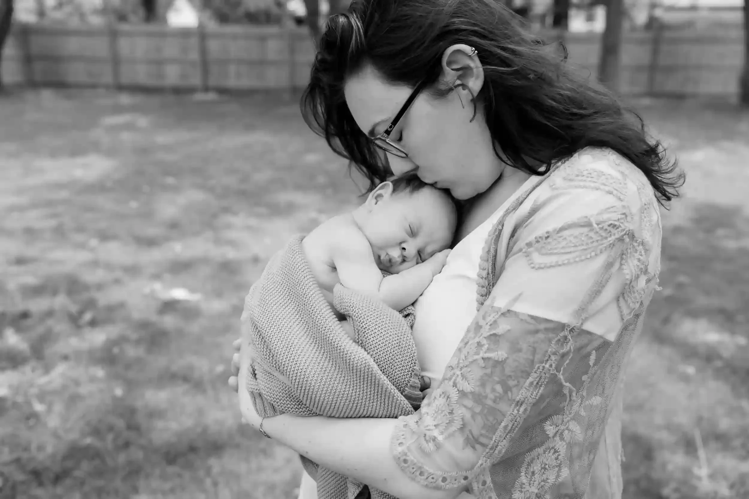 family-photography-gallery-24-nolan-otto-newborn-photos-04.webp