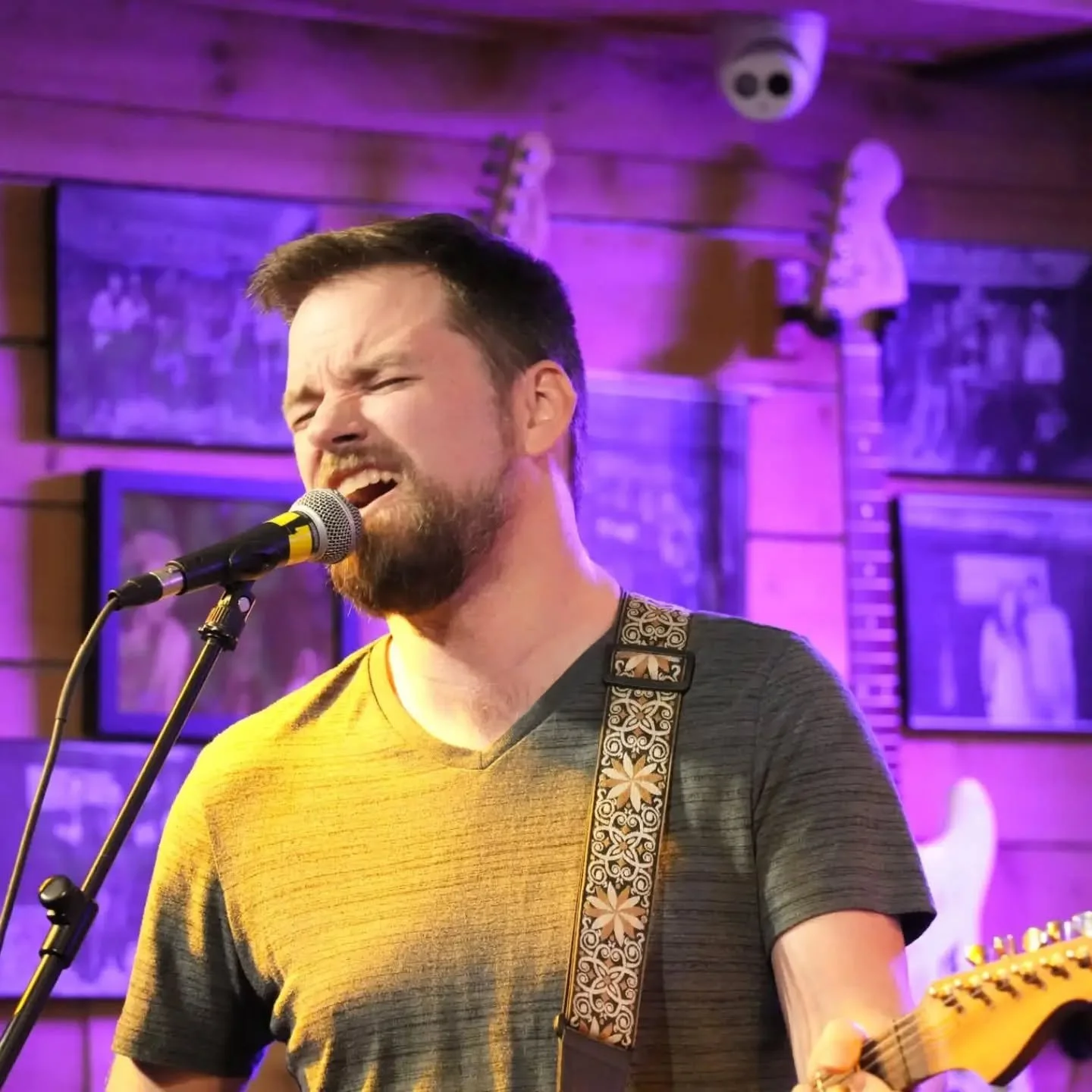 I'll be slappin ya eardrums at the Delta Hotel in Southlake tonight from 7-10 PM! If you're not there, you're extremely incorrect