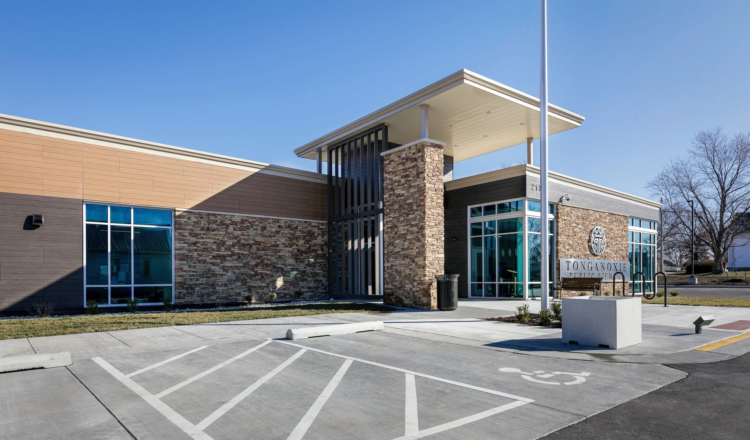 Tonganoxie Public Library