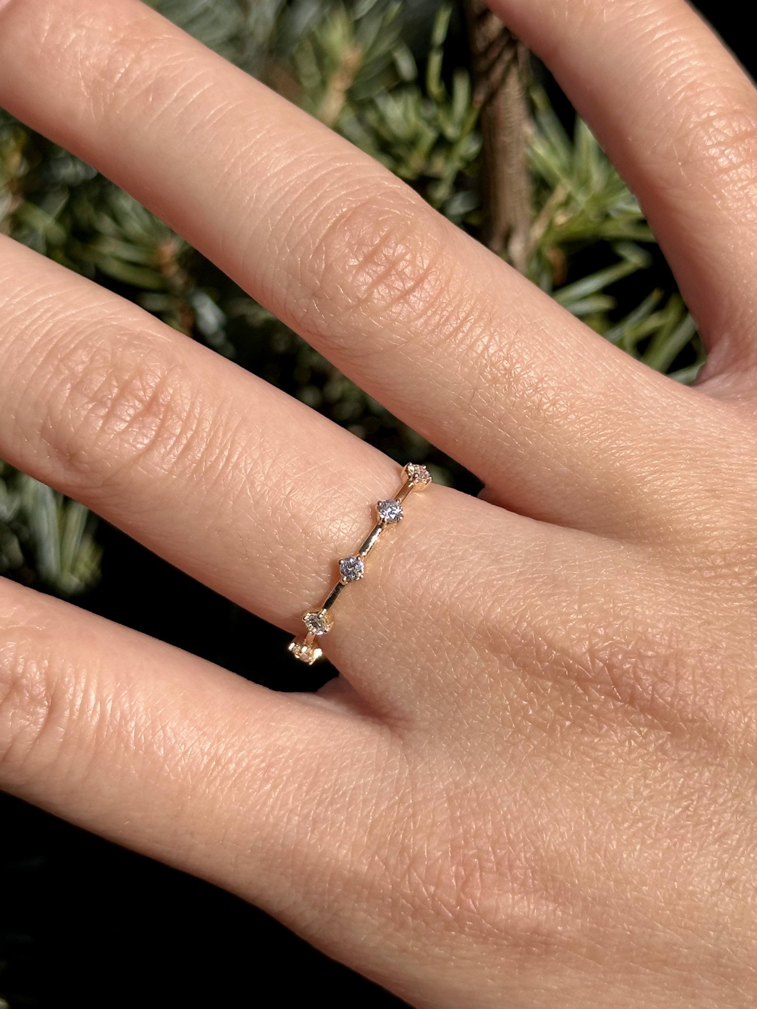 5 Tiny Diamonds Fashion Band