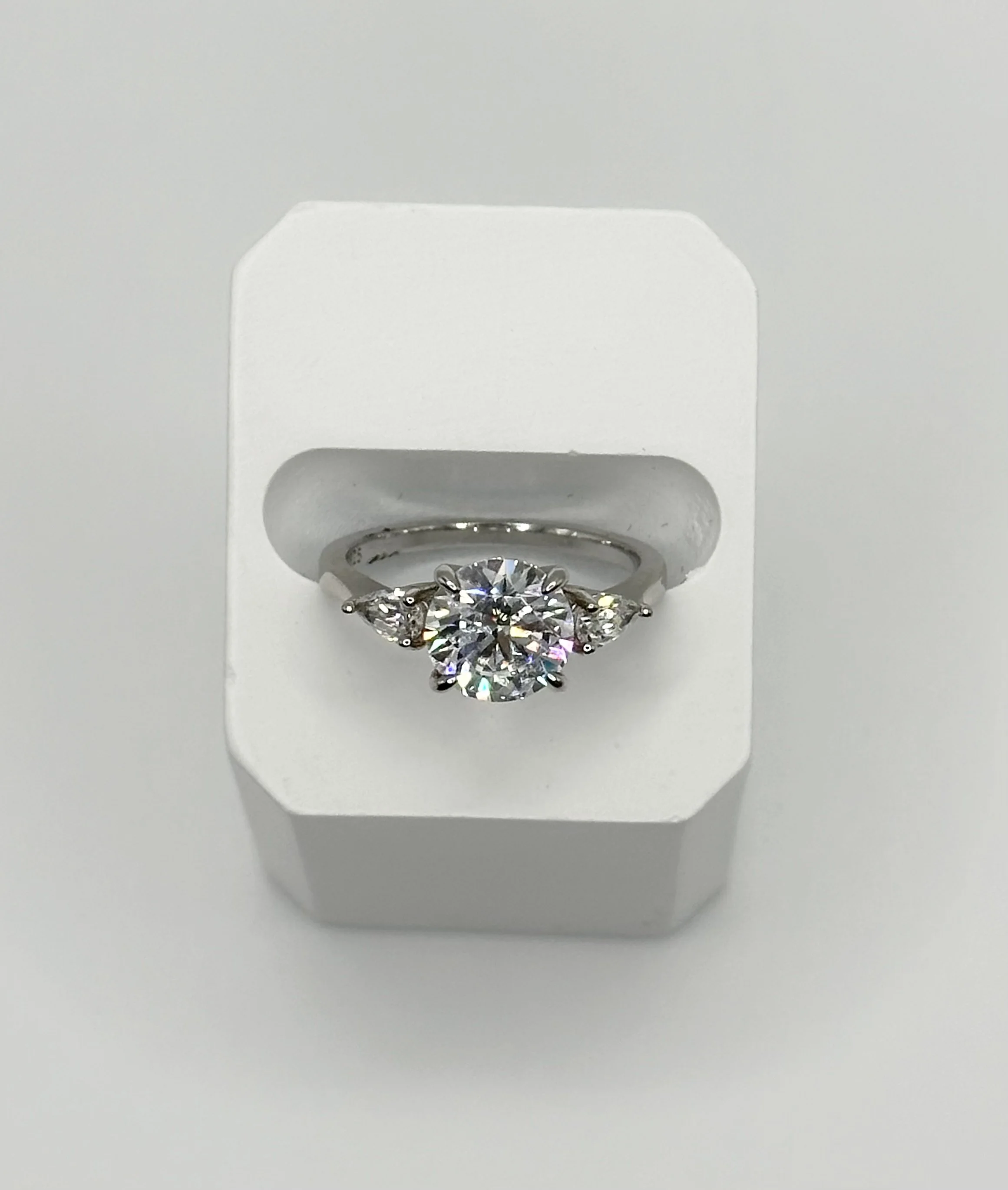 Round Diamond Engagement Ring
