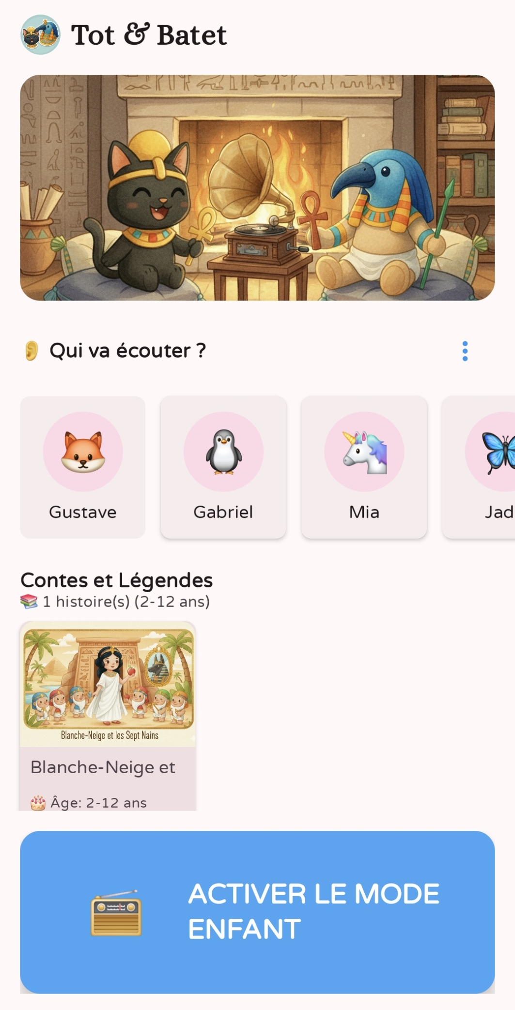 Une illustration d'un chat noir et un animal avec un long nez, comme un toucan, assis devant un feu de cheminée dans une pièce décorée de hiéroglyphes et de livres. La scène évoque un moment de détente ou d'histoire dans un contexte égyptien.