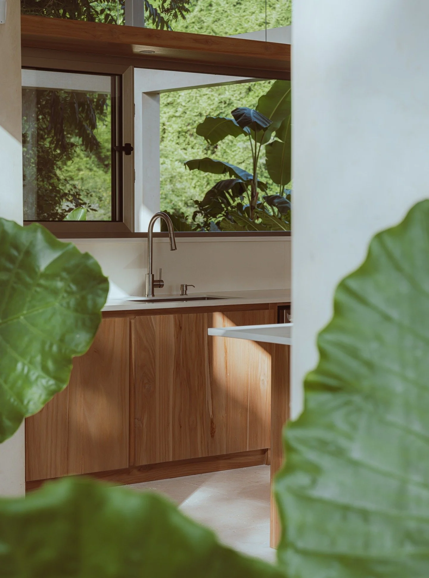 Interior en Casa Solomia
@casasolomia.costarica

Arquitectura_ @estudiod3b @dmnbrn
Construcci&oacute;n: GFM @gian_michelini
Dise&ntilde;o de interiores: Heidi Hansen
Colaboradores: Shiary Martinez
Ingenieria Electromecanica: Jose Pablo Jimenez
Fotogr