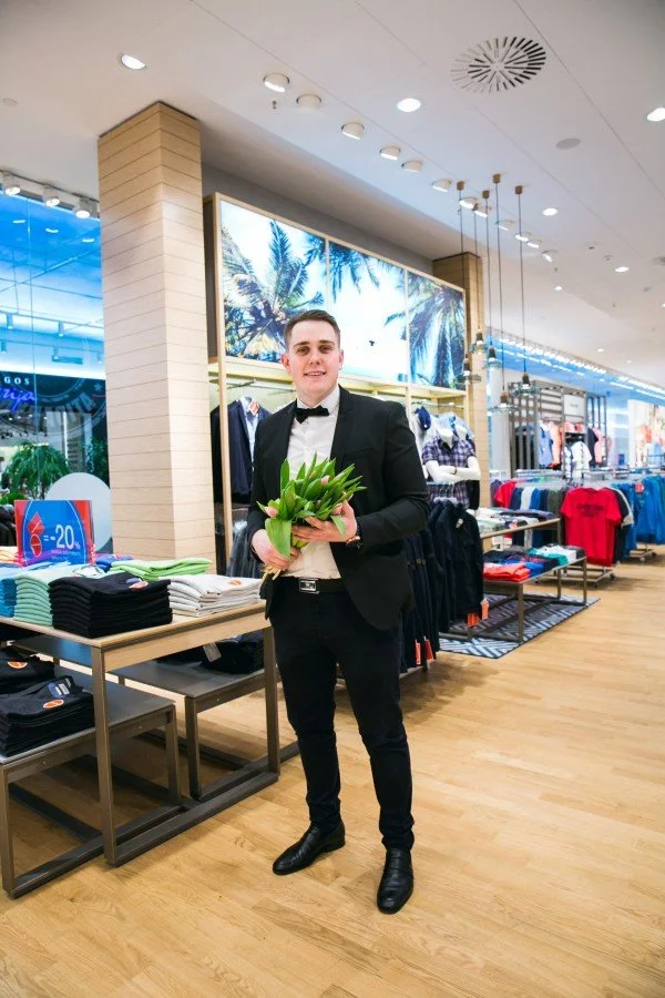 PeekClopp37-600x900.jpg