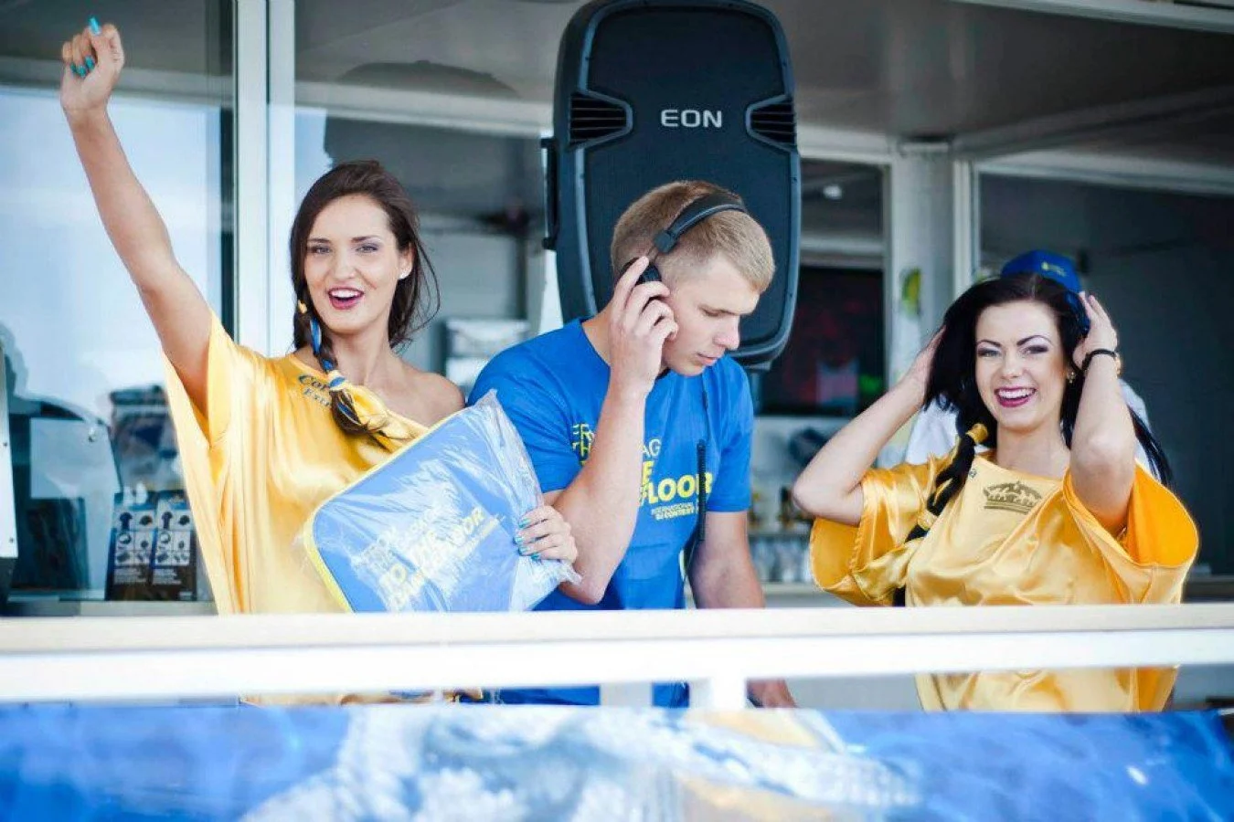 Corona_Extra_2012_WOWpromo_2-1350x900.jpg