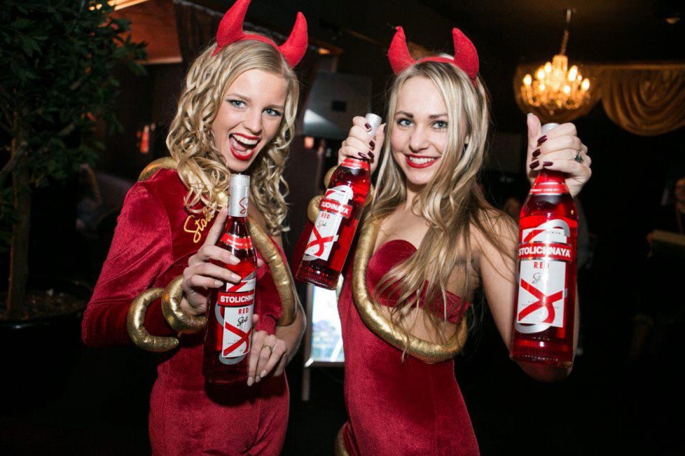 Stoli_-Red_2013_WOWpromo_2-1352x900.jpg