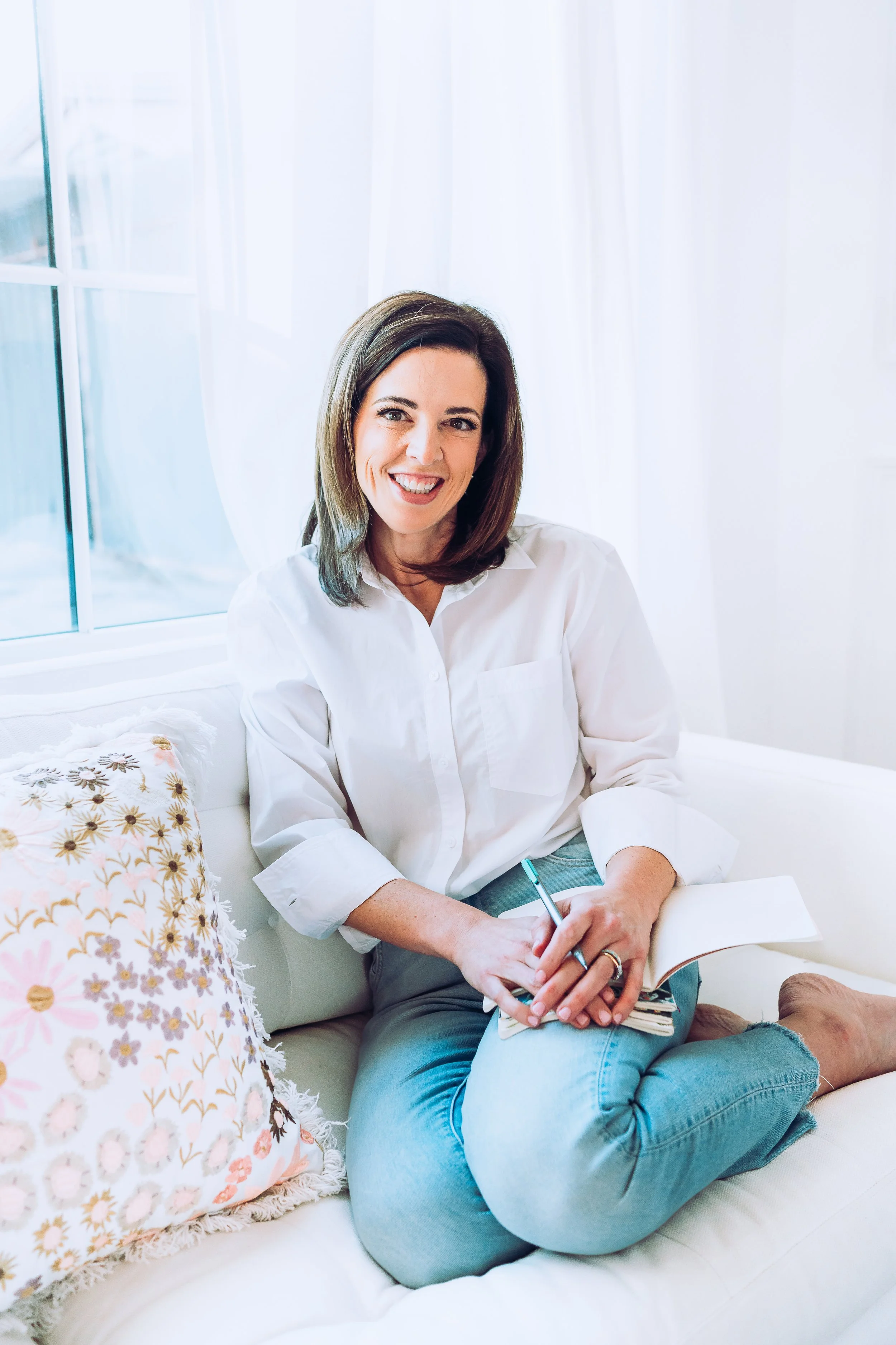 Therapist helping new mothers adjust to motherhood through postpartum counseling