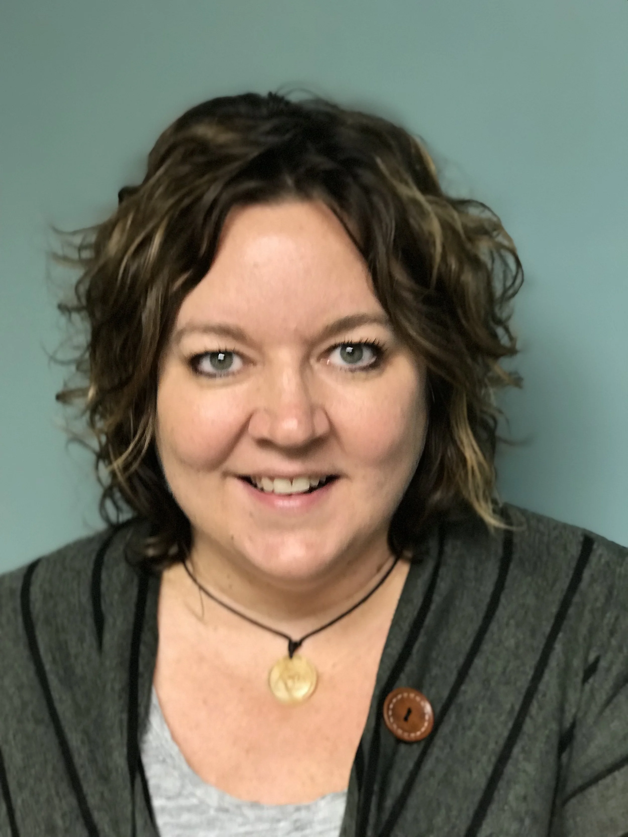 Headshot of Mel Taylor, LPC, a trauma-informed psychotherapist in St. Louis offering therapy for women and LGBTQ+ clients.