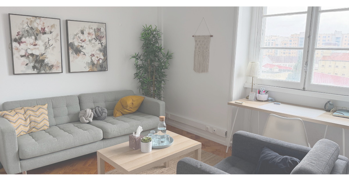 Light-filled therapy office in Avenidas Novas, Lisbon