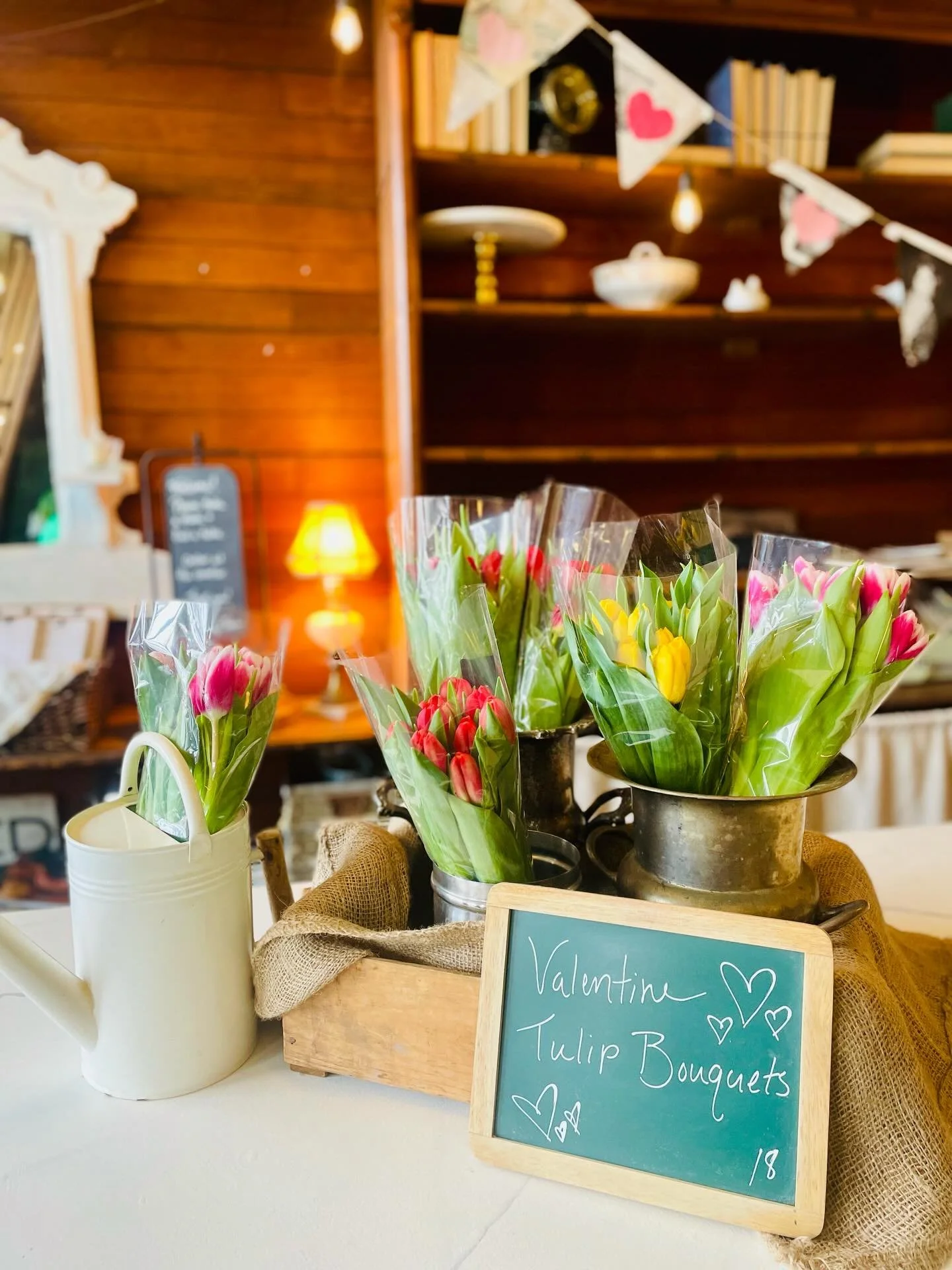 Coffee &amp; Tulips @canteencoffeeco 🫶💕