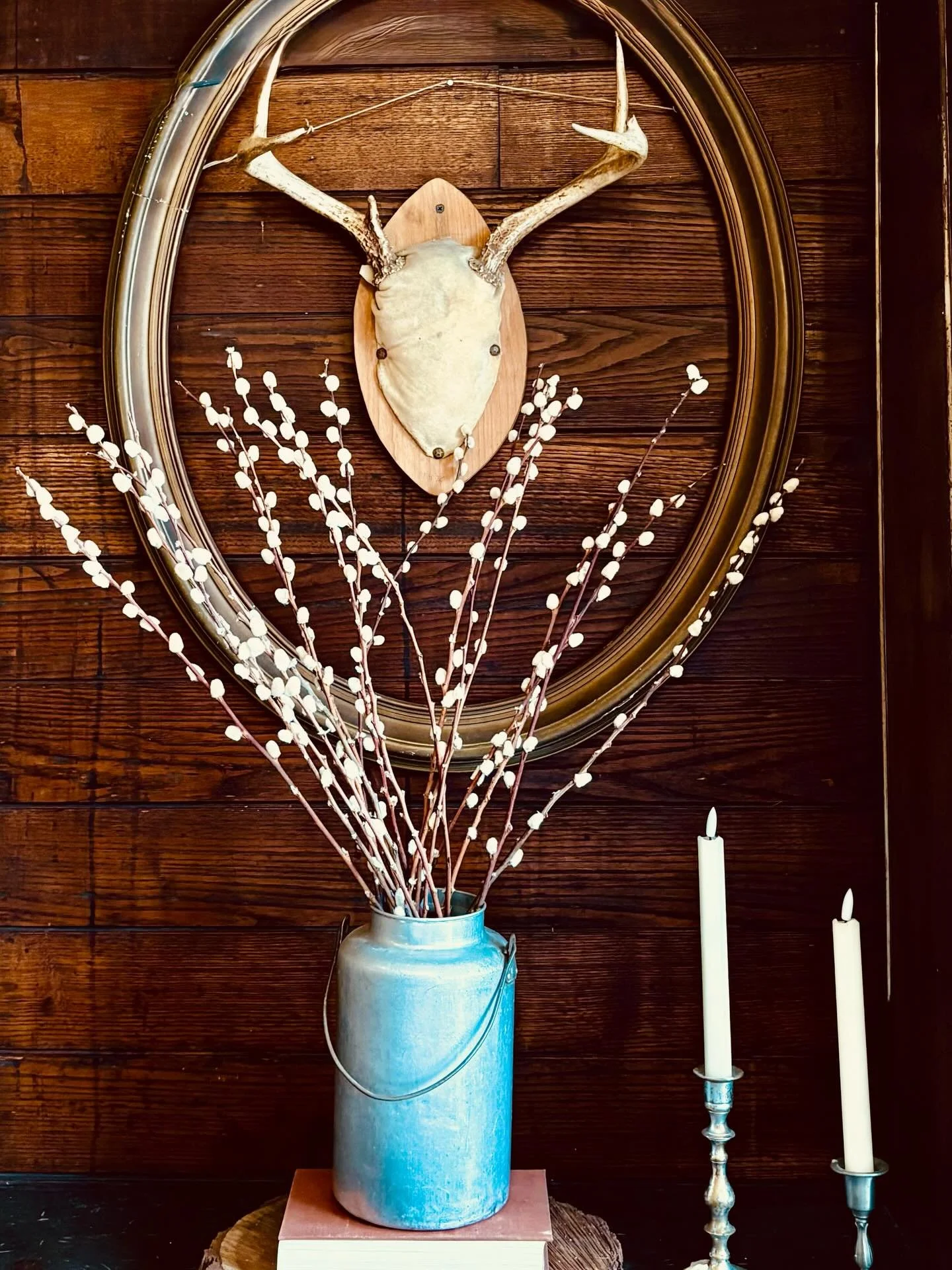 Happy first day of spring! Winter weather is holding strong, but I&rsquo;m staying hopeful that green grass, flowers in bloom, and t-shirt weather will be here soon. 

Lunch this week: 
-Roasted garlic and white bean kale Caesar salads with herbed le