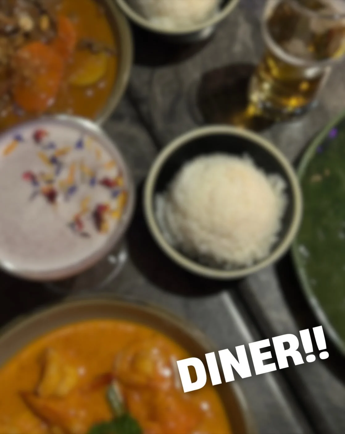 Geyz!! I furgot 2 tell u abowt my valentines wknd!! I had the best tim. Diner @churosthainyc folowd by seein my new frend @max_bartos and his band. Then while I was @ the show, I met these 2 gurlz who took me to kareeokie!! Even tho I havent fownd a 