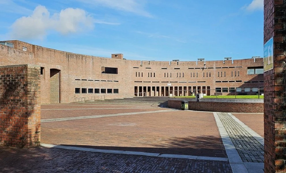 2 POSSIBLE NARRATIVE T1 LK216a.jpg