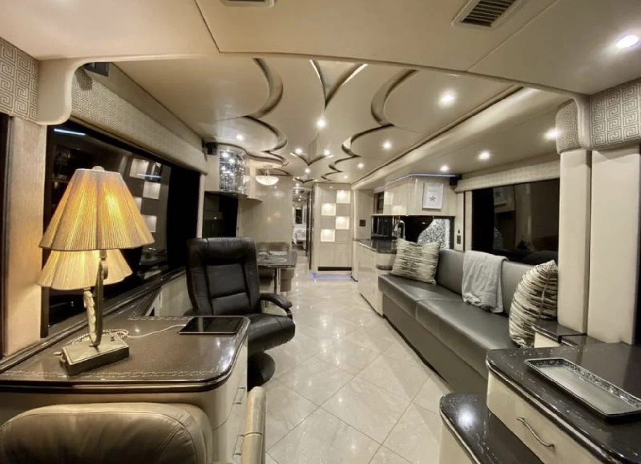 2010 prevost 12.jpg