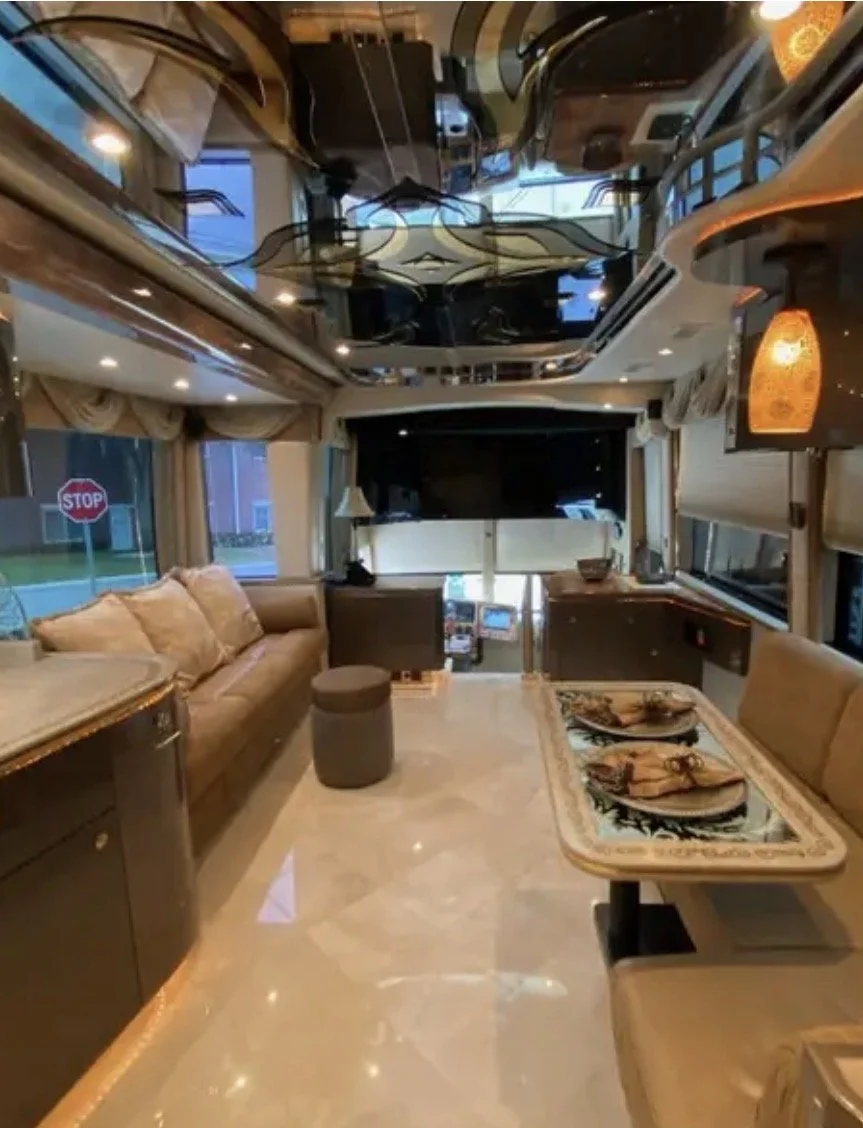2007 Prevost 7.jpg