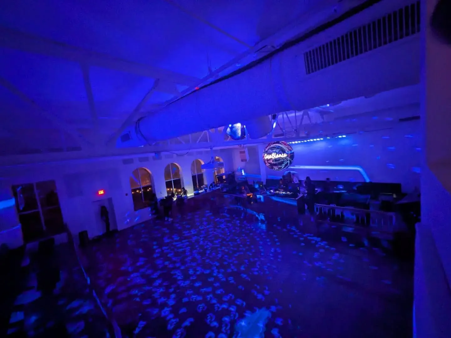 @clubcasablancakc quickly growing to be my favorite rig I've built so far!
Come check us out every Friday and Saturday!
#kcnightlife #cavemanillumination #clubbing