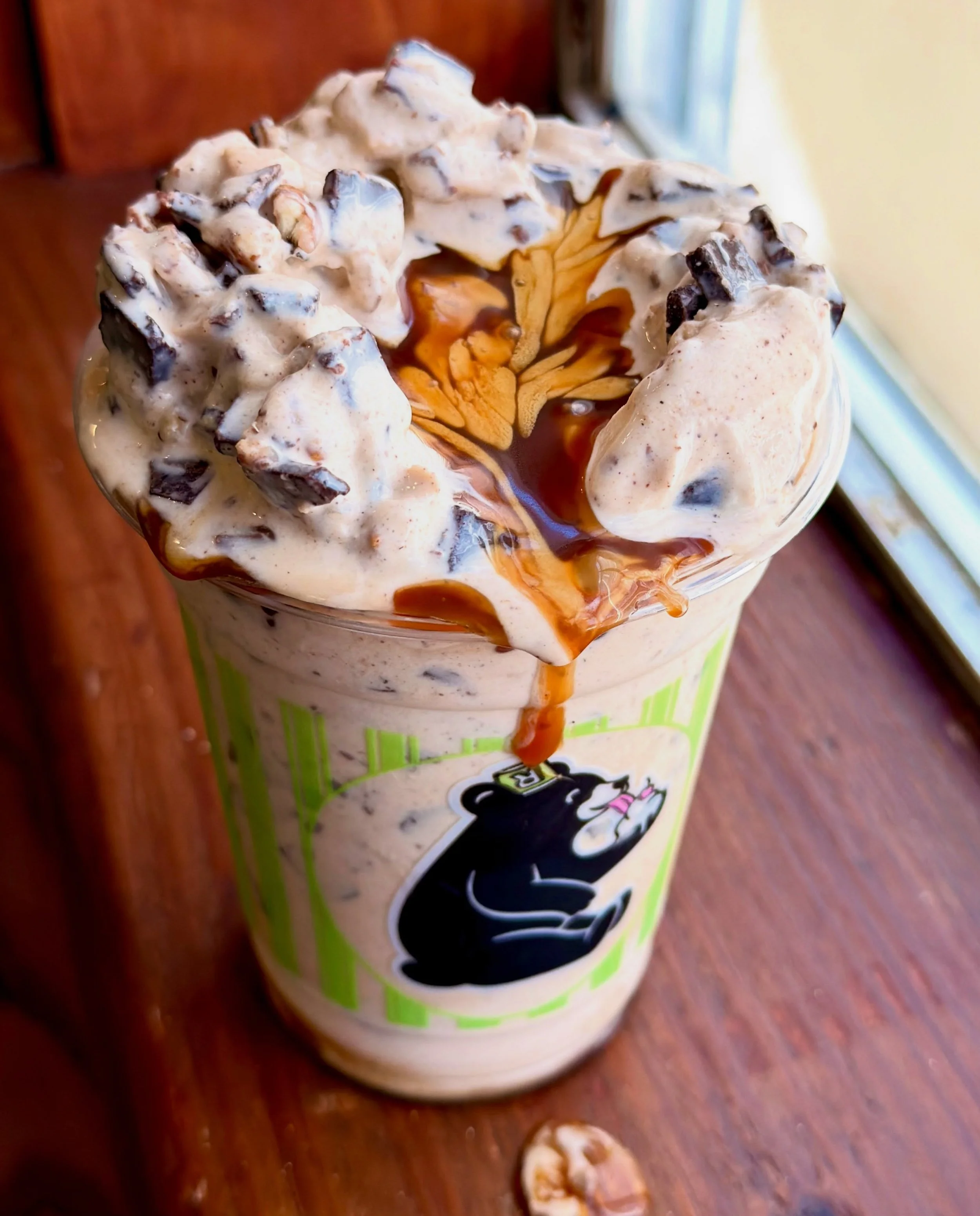 Horchata today! Toasted rice, cinnamon and vanilla custard! 

This one is so good in so many spinners. Like this one, a Coffee Toffee Chip with a shot of @coopshotfudge Salted Caramel on top