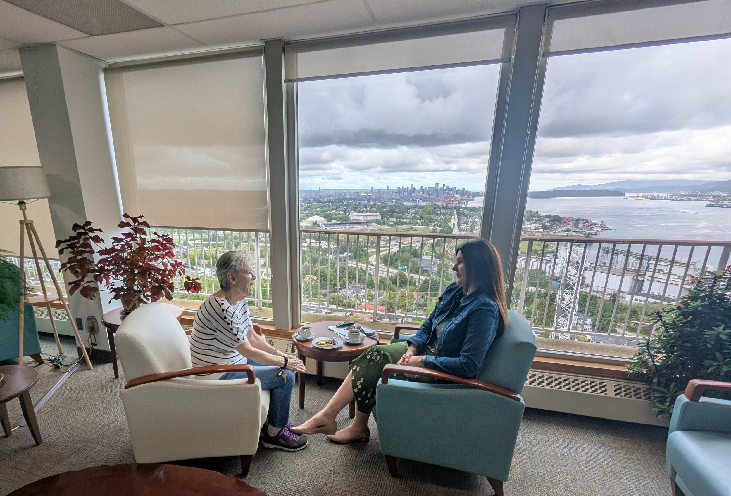 Resident and Nellmarie with view.JPG