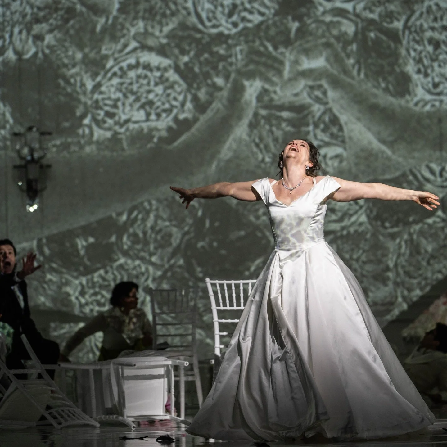 Semele Premiere ✨🎉

@nationaleoperaballet 
📸 @bart_grietens_photography

#opera #semele #amsterdam #premiere #flowers