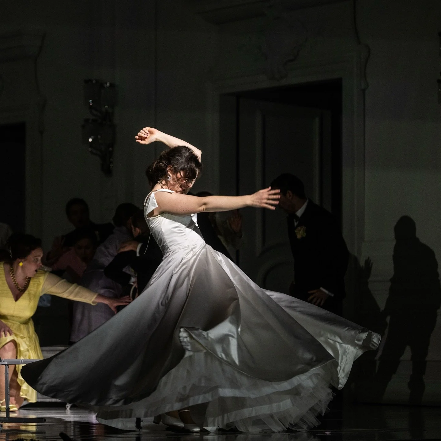 Semele🤍 
What an incredible joy it is to sing this monumental role☺️🥰 singing no less than 10 arias and acting on stage for almost the entire 3 hours of performance&hellip; a real marathon each time😅
Staging @clausguth 
Musical direction @emmanuel