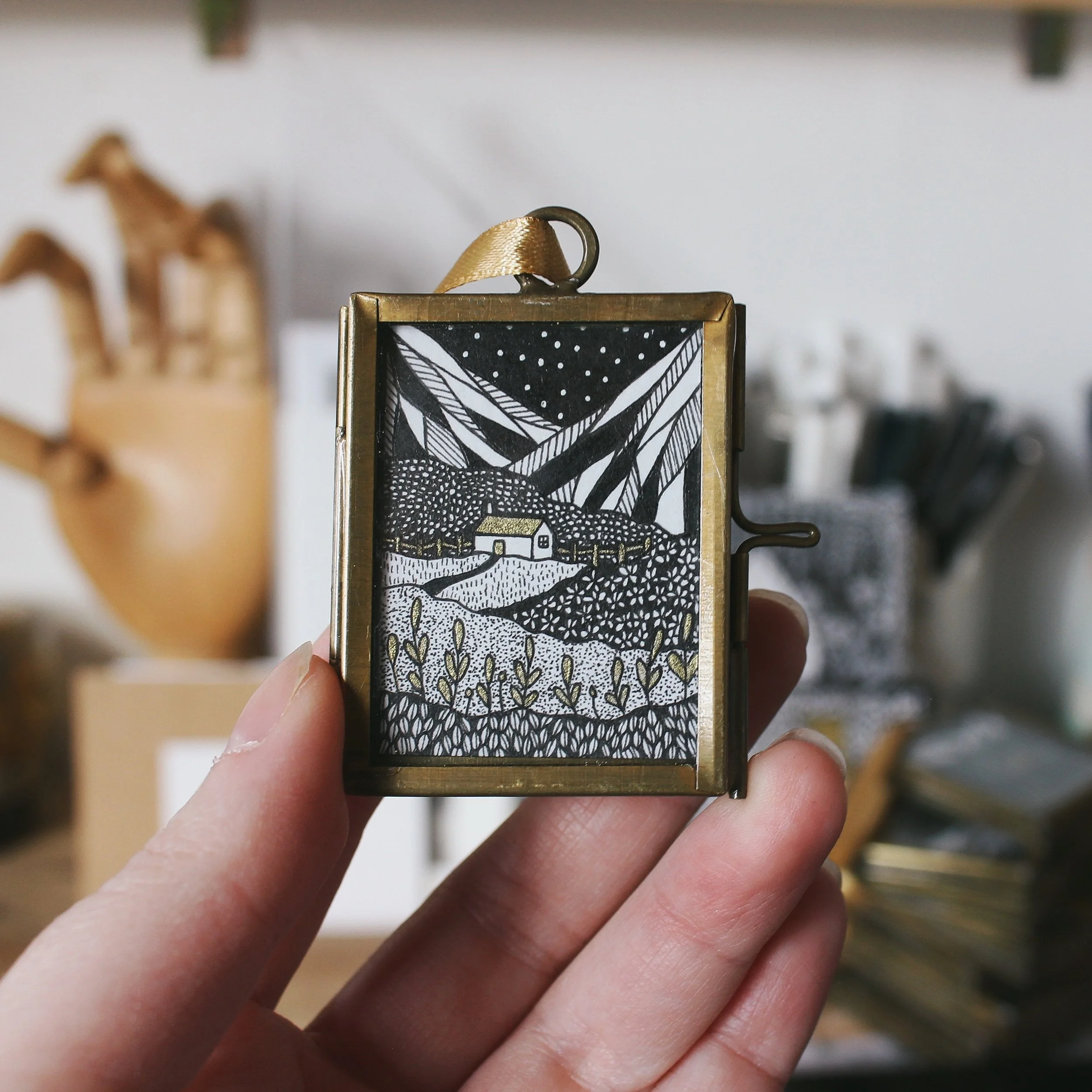 Tiny Windows to Not so Distant Realms 🌿✨🗝️

I&rsquo;ve been thinking about these little pieces recently, these tiny original ink drawings housed in equally tiny brass frames.

If you saw my stories recently you will know I am currently brewing a ne