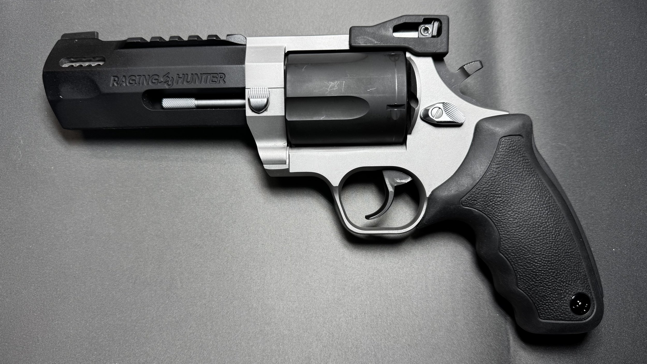 Taurus Raging Hunter .460 S&W Magnum $850 light use