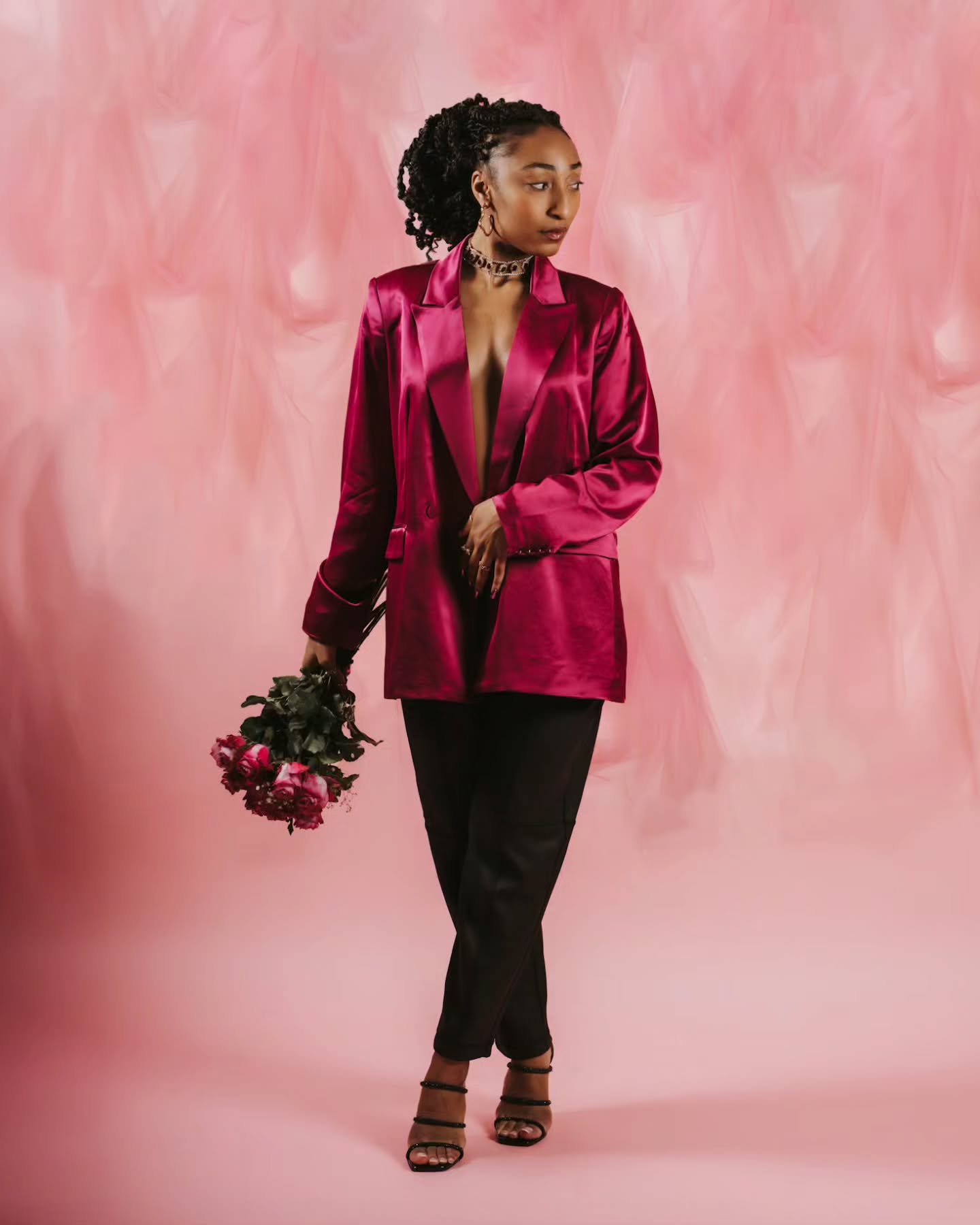 Nous sommes pr&ecirc;ts &agrave; vous accueillir pour vos s&eacute;ances Saint-Valentin !
 
> portrait en Studio, fond rose, blanc et rouge
> portrait boudoir, lit sur fond blanc, et peut &ecirc;tre d&eacute;plac&eacute; en fond noir

Photo par