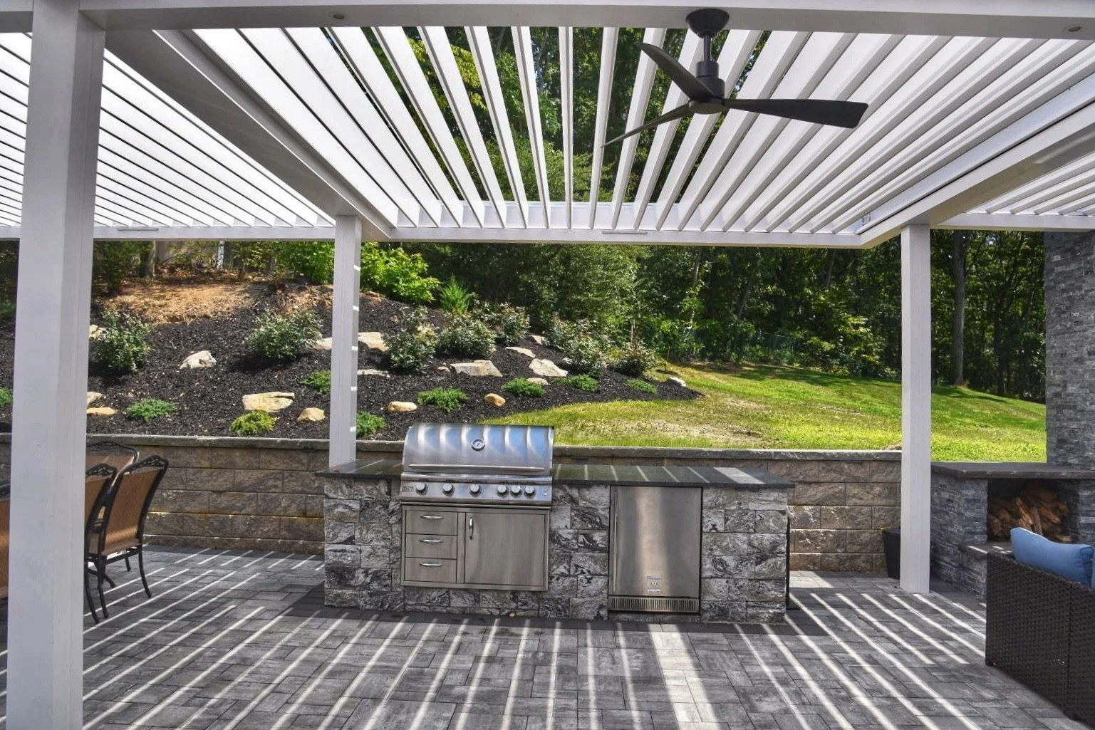 Sleek louvered pergola design offering shade and ventilation in Long Island, NY