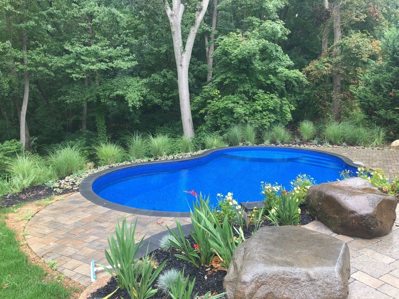 Peaceful poolside design in Dix Hills, NY