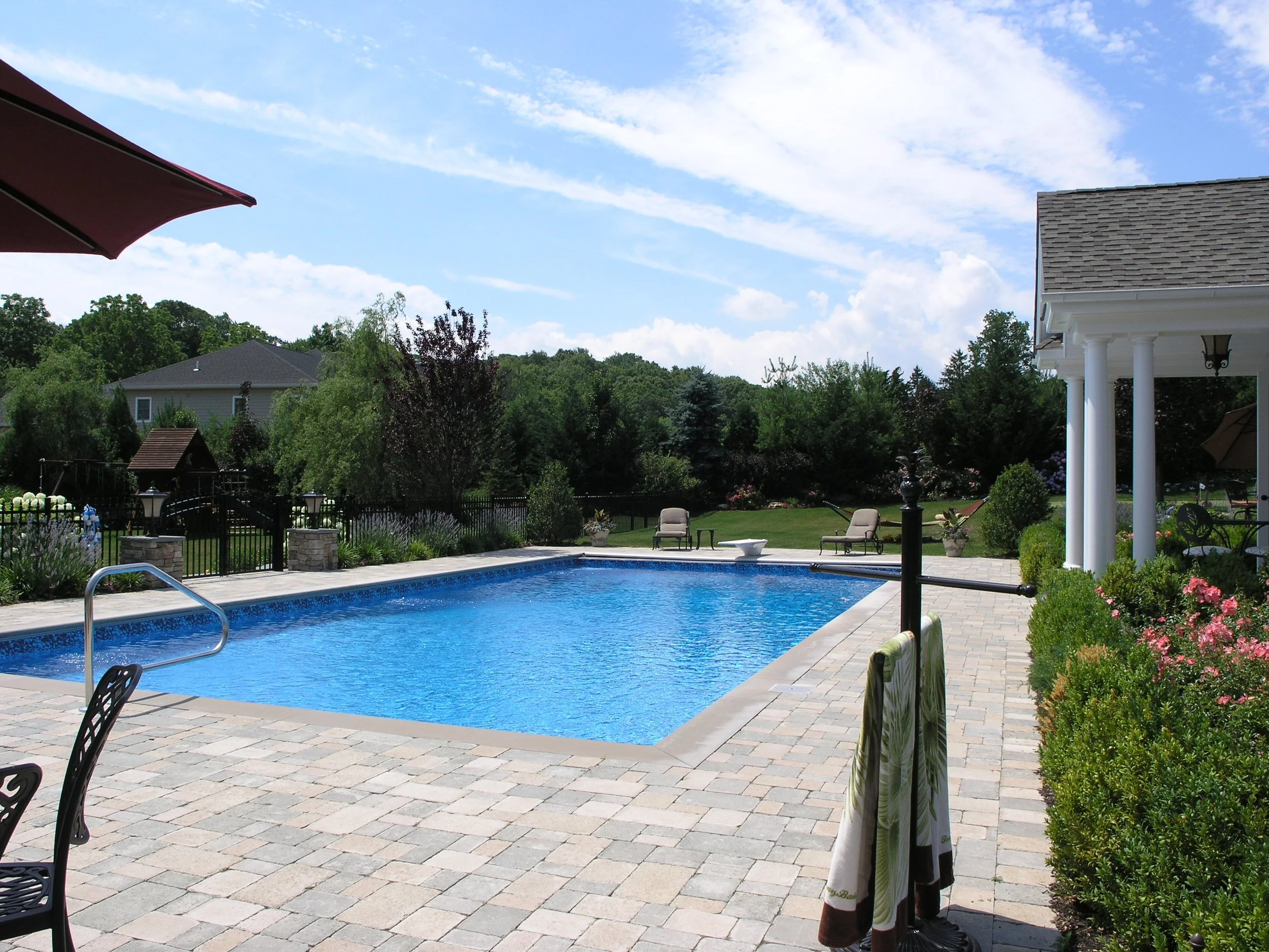 Natural stone pool design in East Norwich, NY