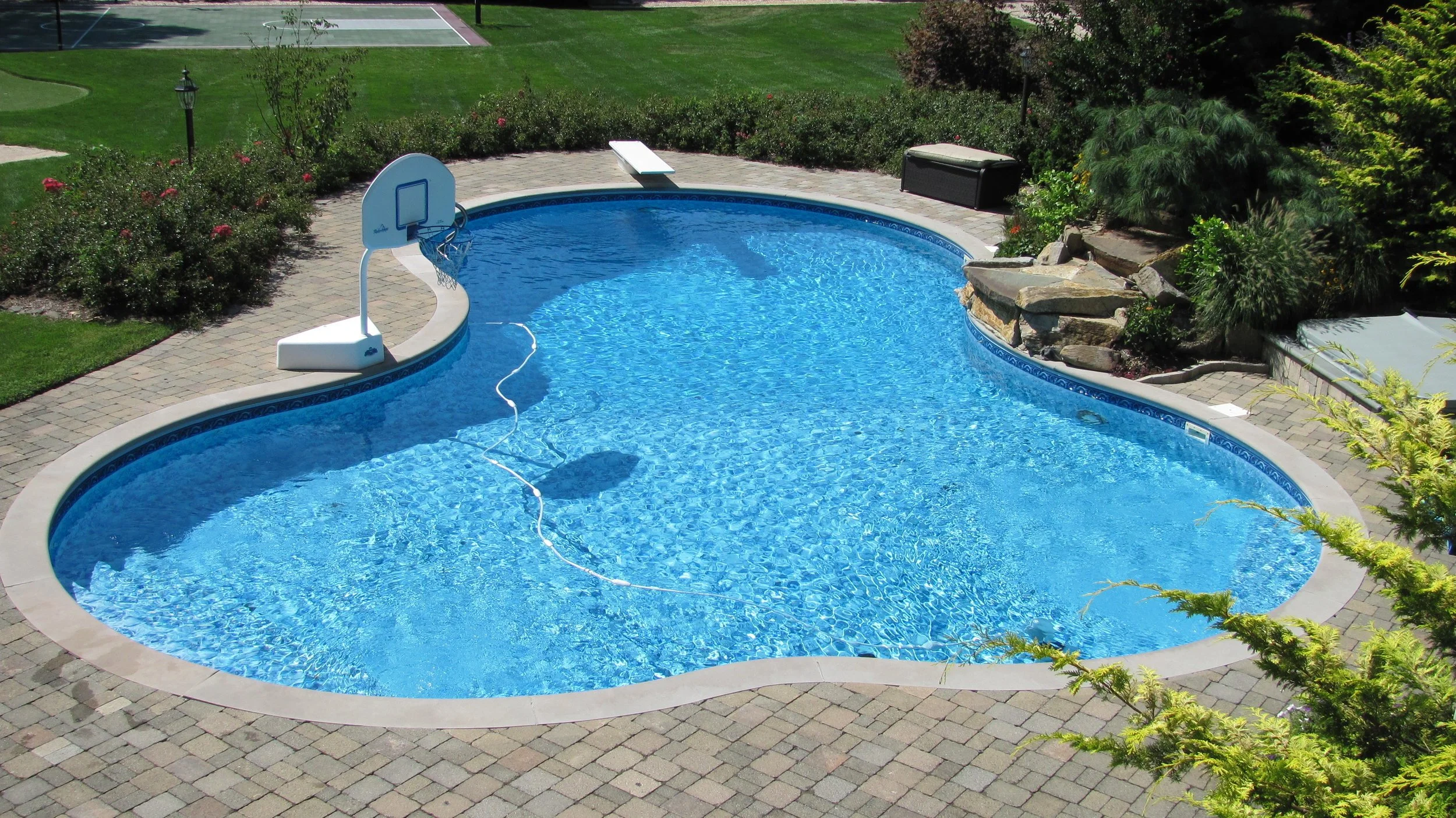Family-friendly pool design in East Norwich, NY