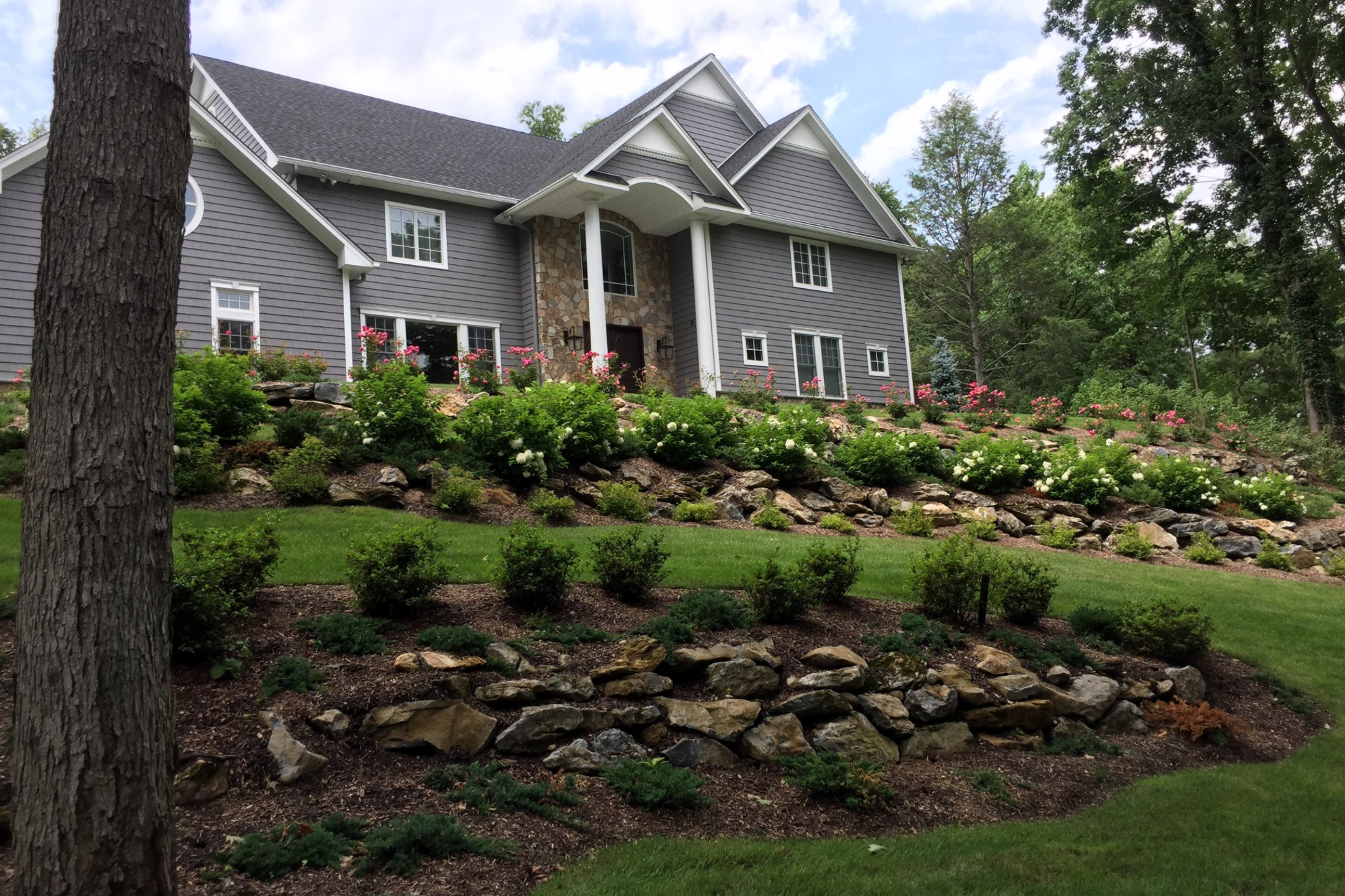 How to Highlight Architectural Beauty Through Custom Landscape Design in Smithtown, NY
