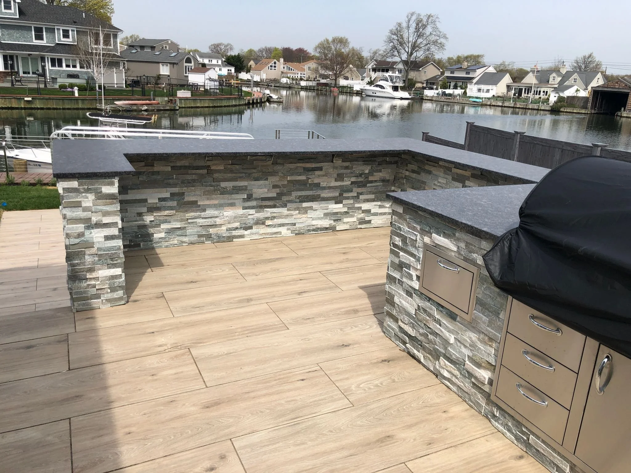 5 Outdoor Kitchen Designs to Meet the Needs of an Entertaining-Centric Home in Southampton, NY