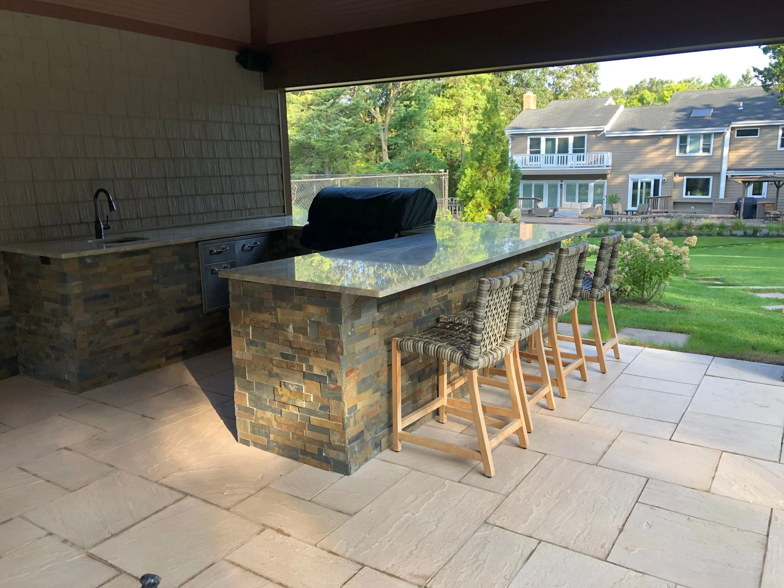 What Type of Outdoor Kitchen Design Would Work Best for a Huntington and Northport, NY, Backyard?