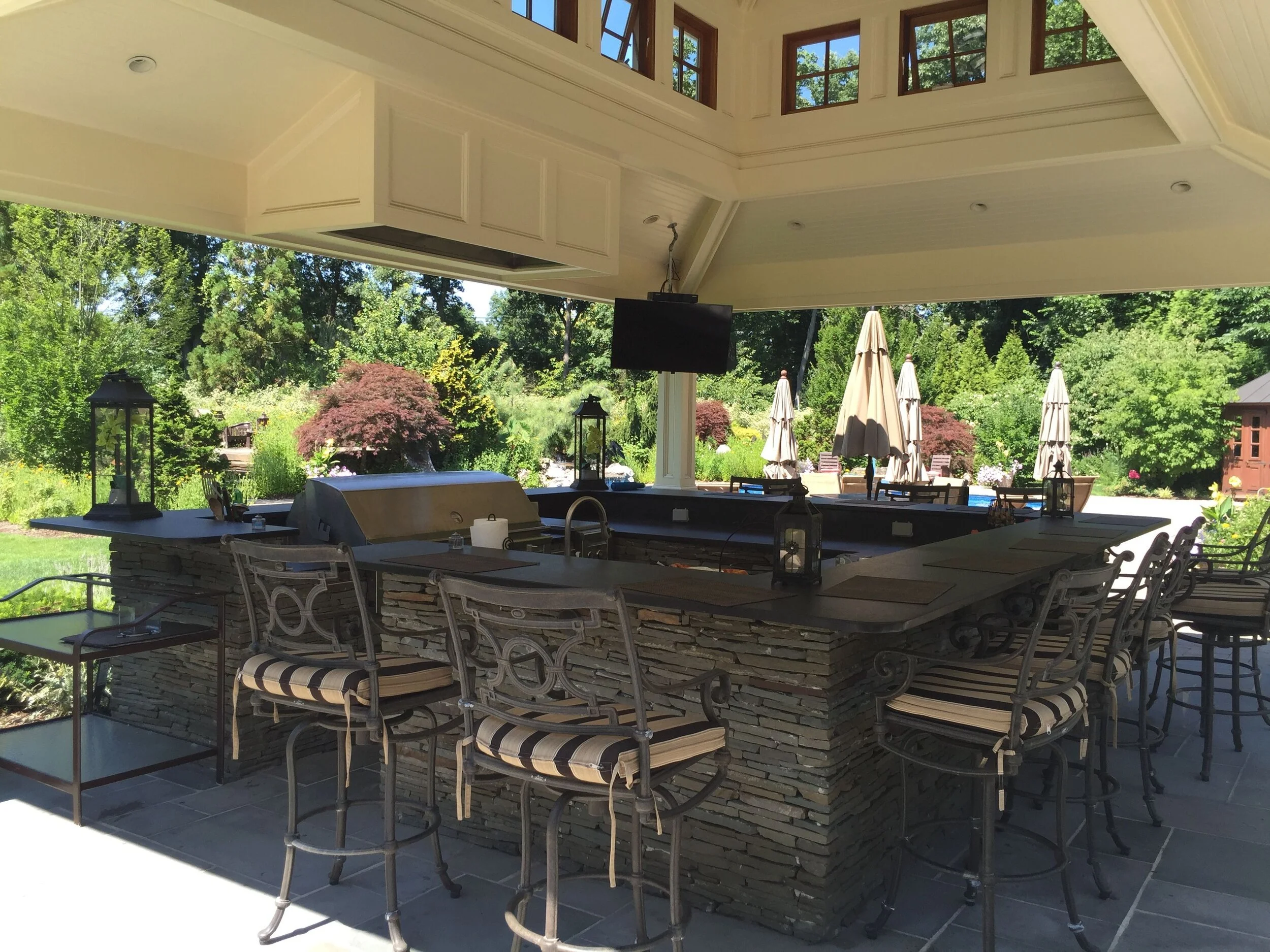 Creating an Outdoor Kitchen That Mirrors Your Indoor One in Manhasset, NY