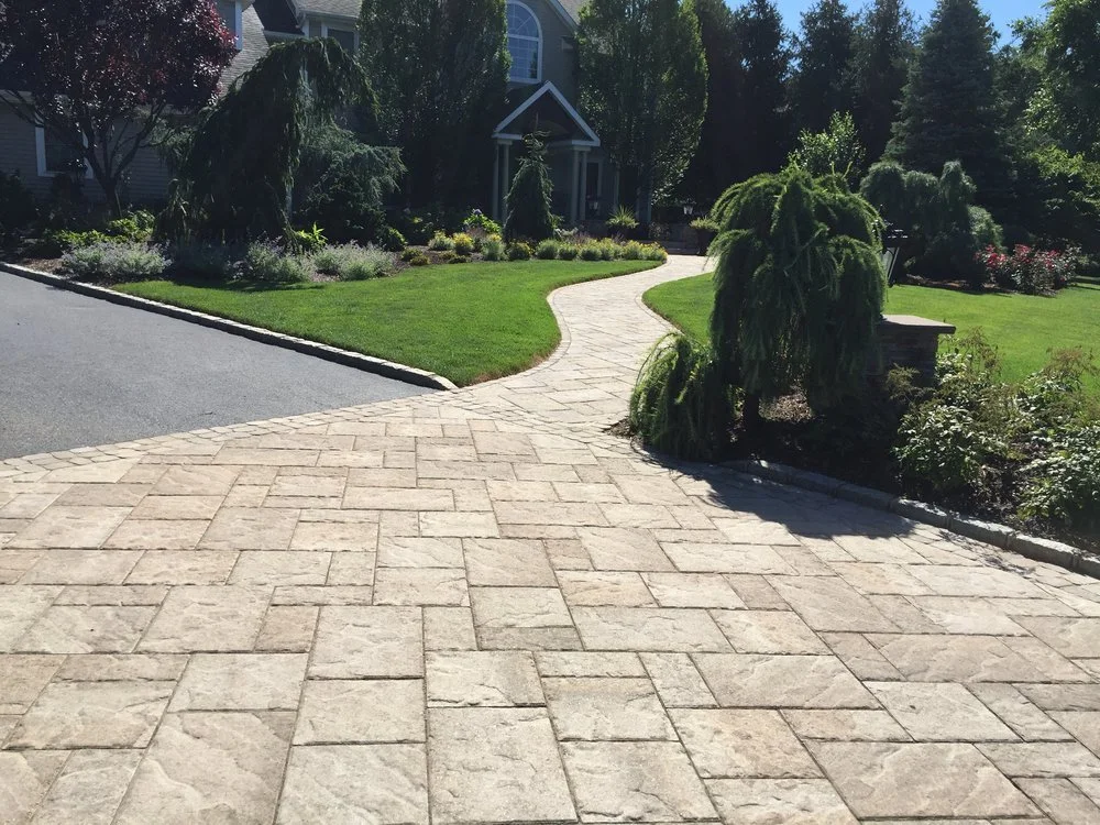 The Benefits of Working with a Unilock Authorized Contractor for your Driveway Installation