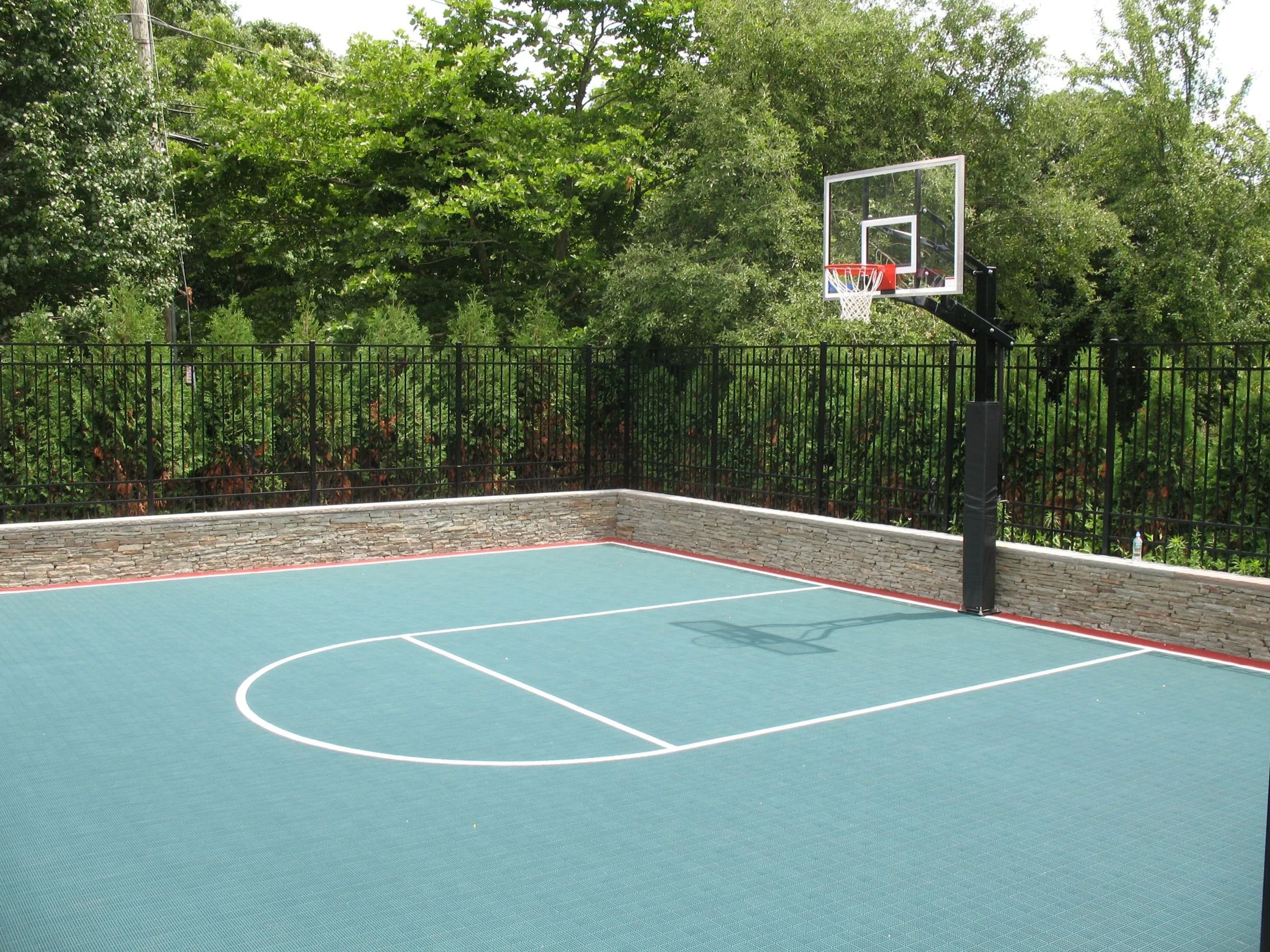 Outdoor game court designed to match the home’s architecture in Port Washington, NY