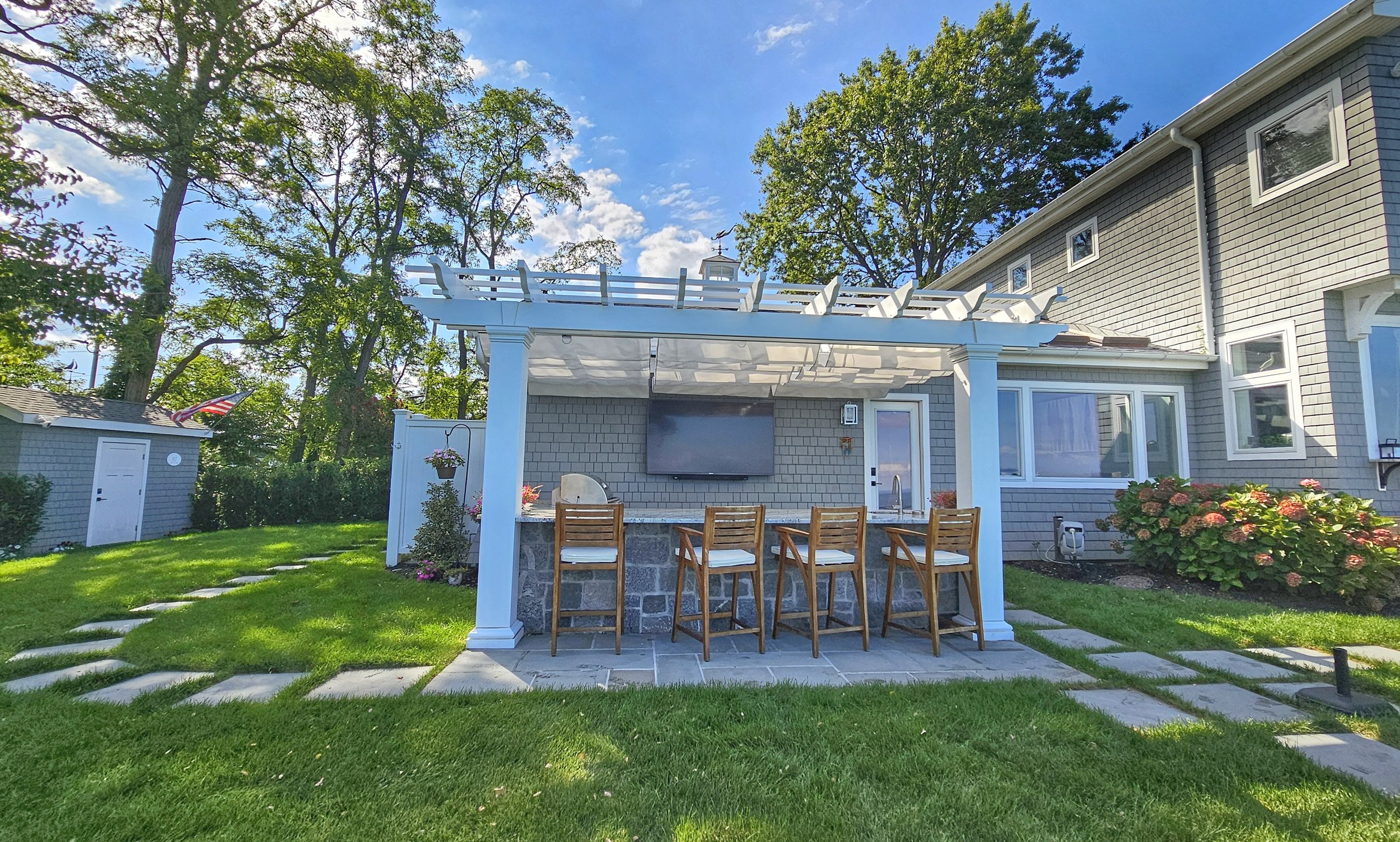 custom outdoor living spaces