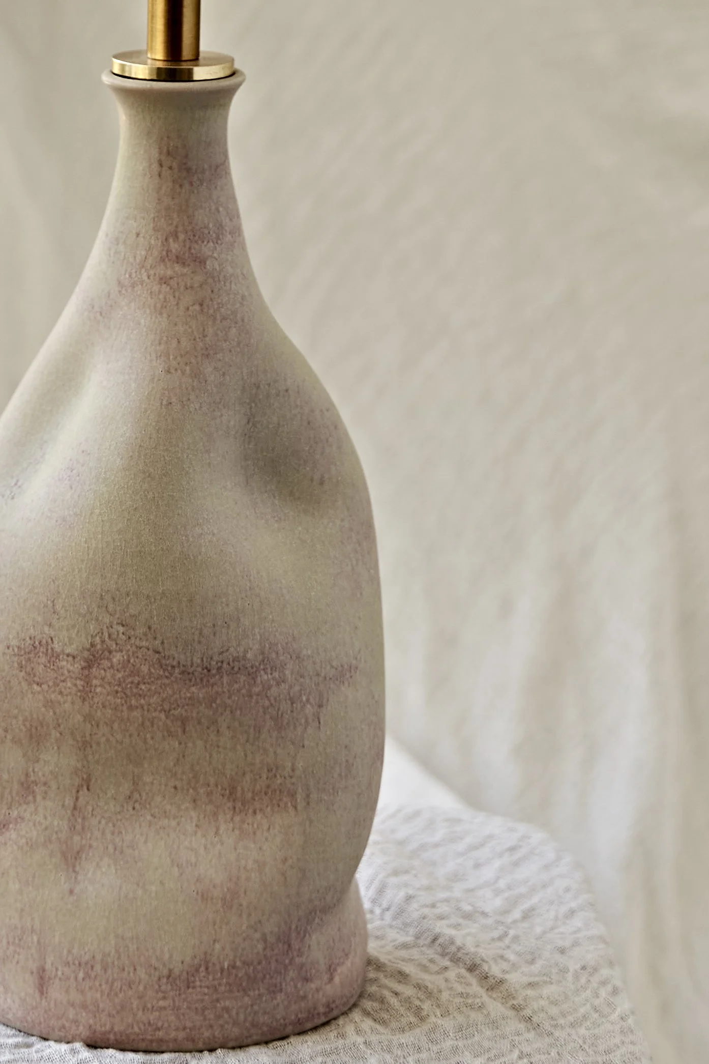 202511-Candere-Clay-Bottle-Lamp-01- 14619 1.jpg