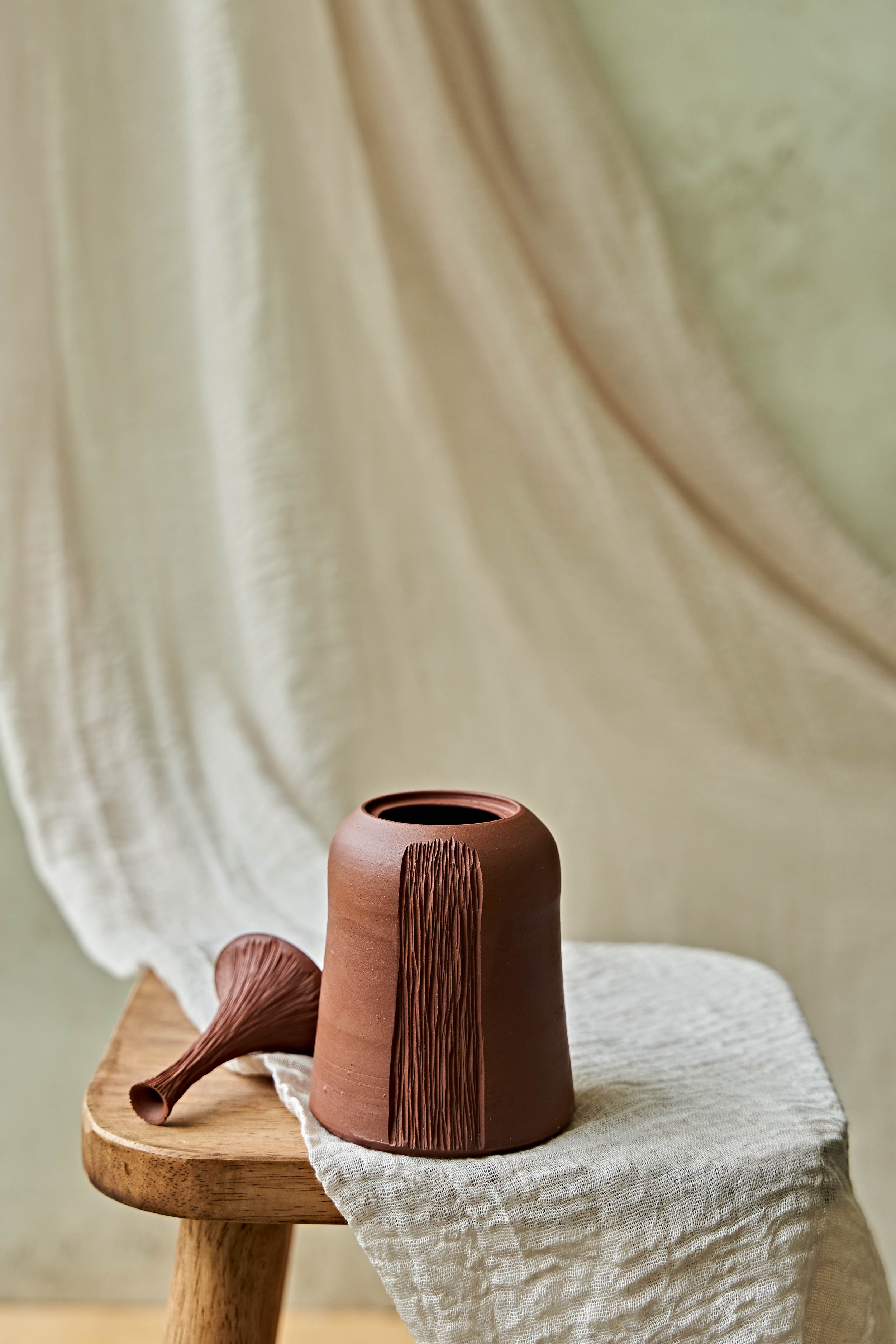 Candere-SmoothRed-Oil-Lamp-3-0067.jpg