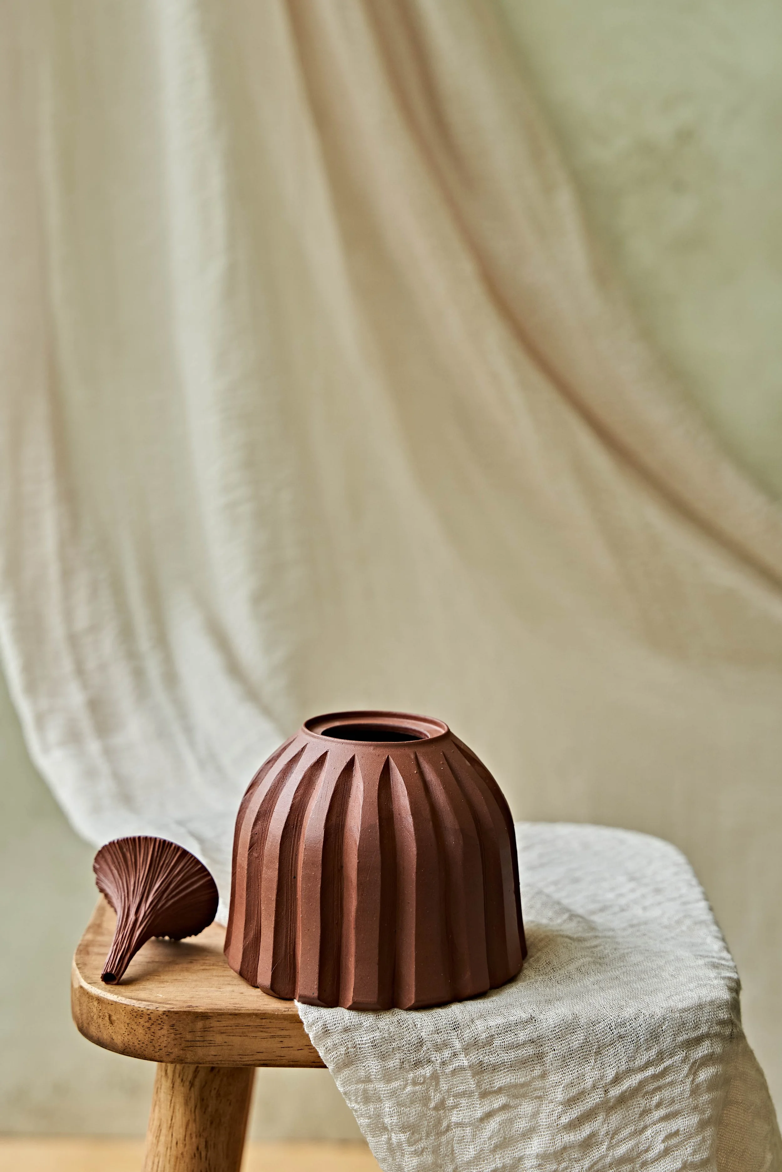 Candere-SmoothRed-Oil-Lamp-4-0025.jpg