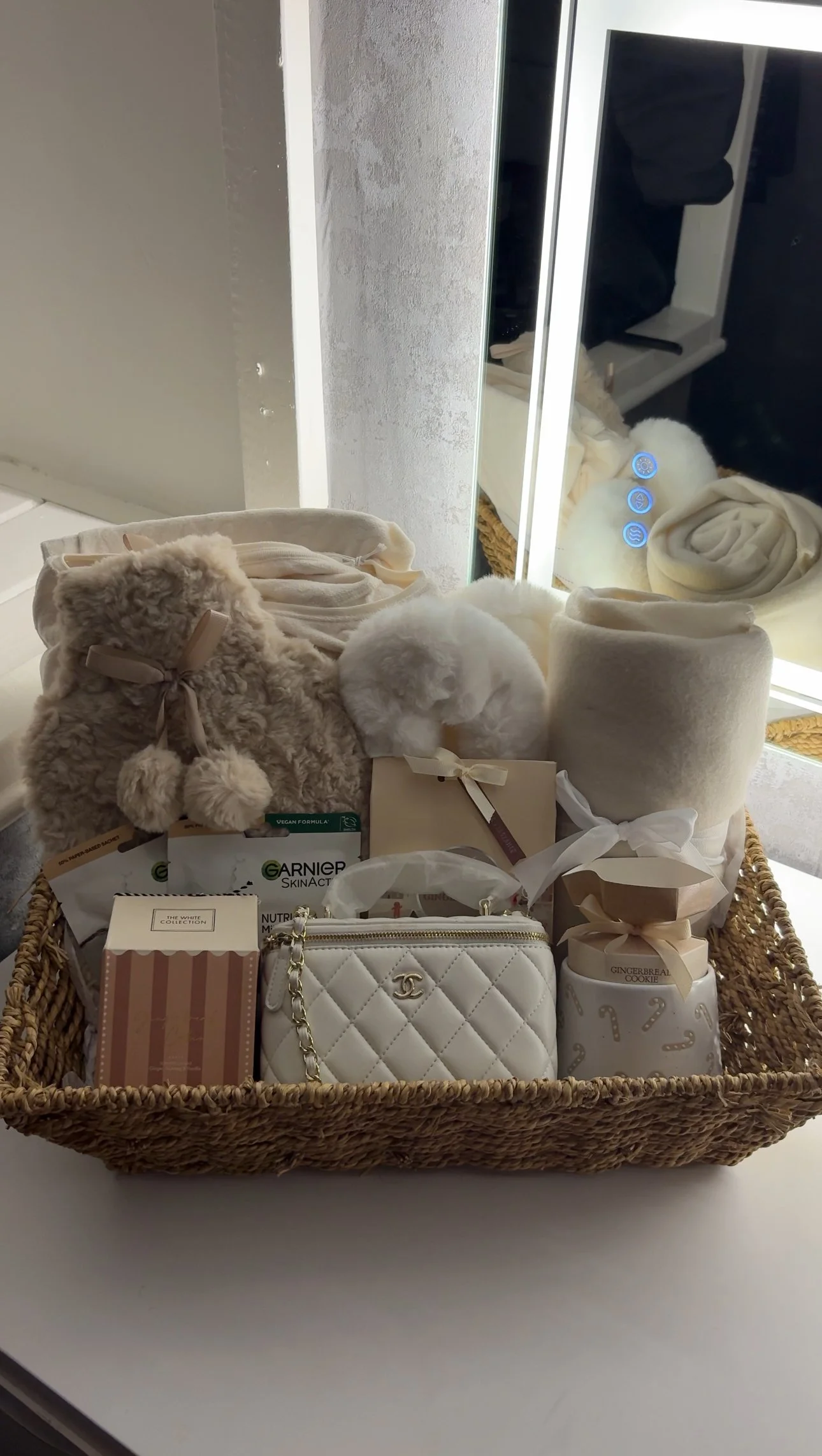 LARGE CC beige hamper