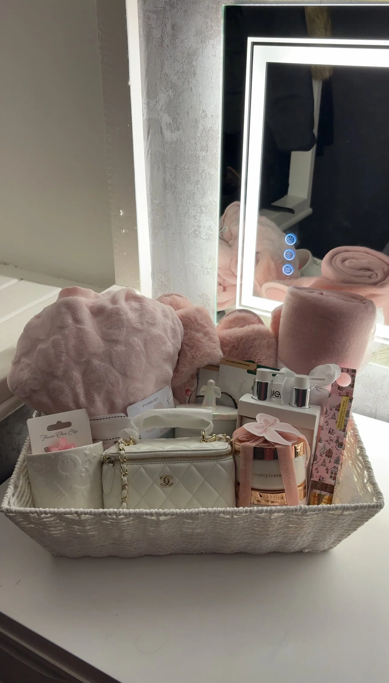 LARGE CC pink hamper