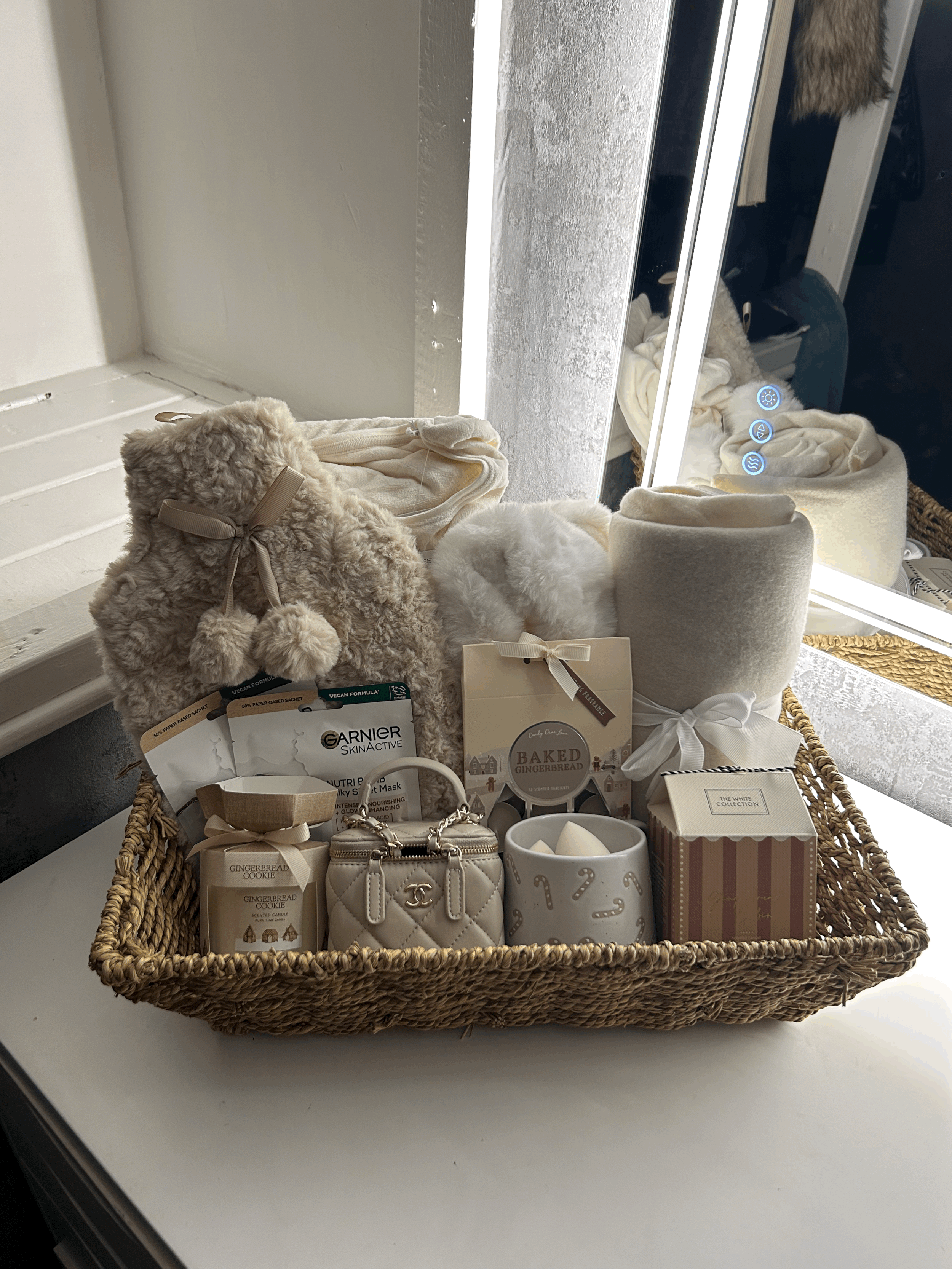 SMALL CC beige hamper