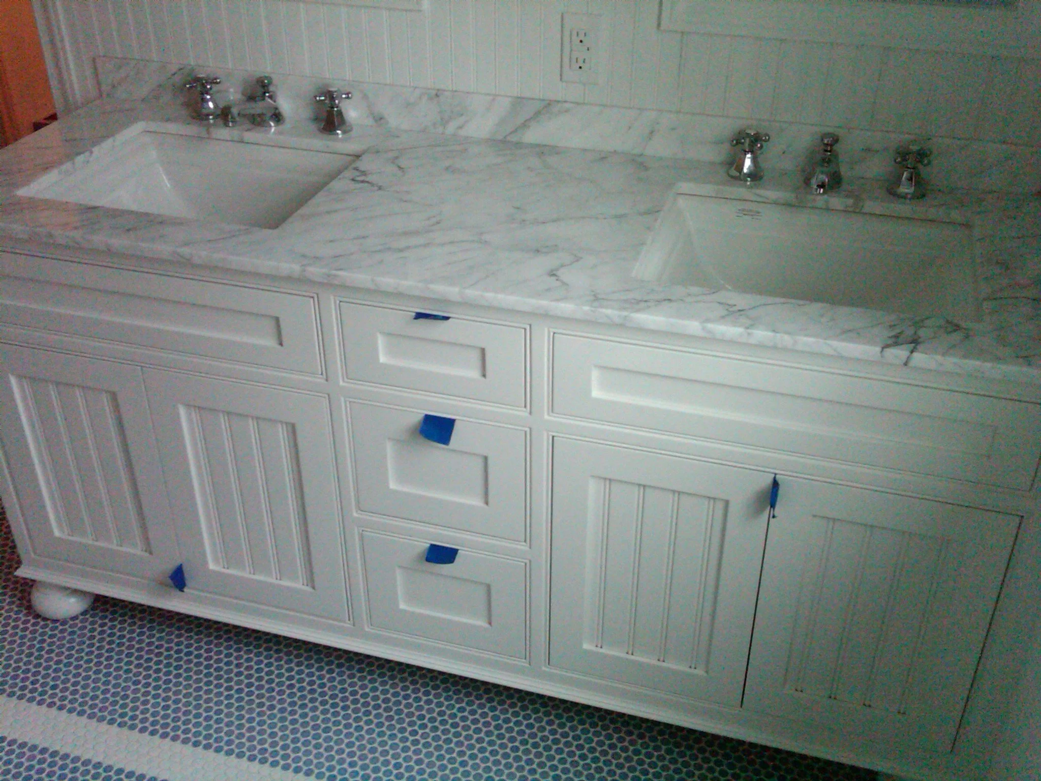 SVEZIA GIRLS VAN. 2.jpg