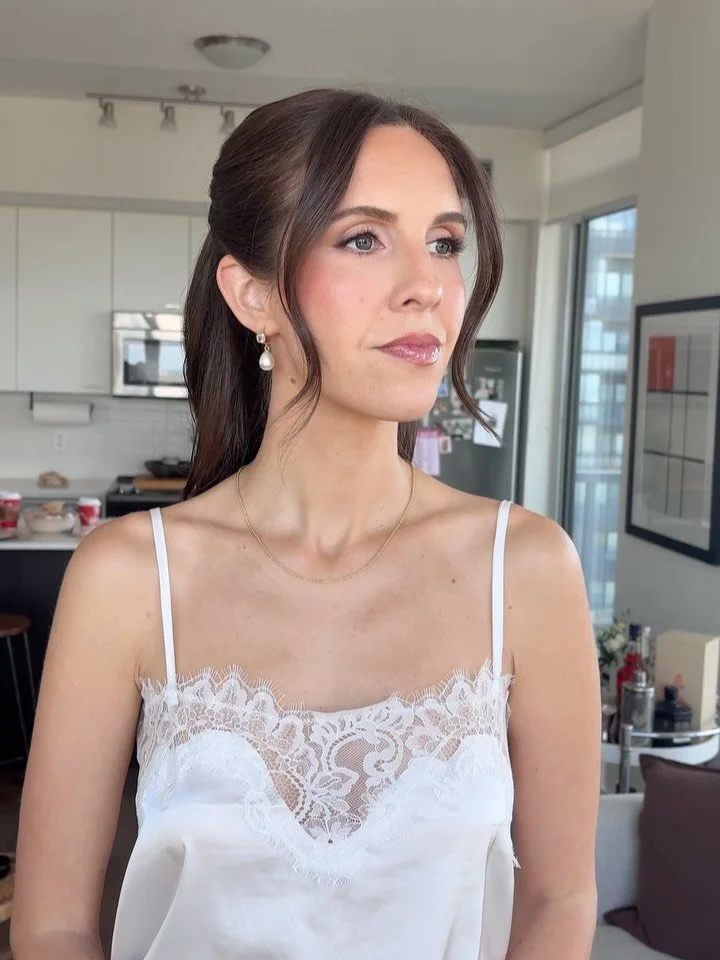 Elegant and timeless bridal glam on the sweetest @lmcaradonna 💕
Hair perfection @allison_kam 

#bridalmakeup #bridalmakeupartist #bridalmakeuptoronto #bridalhair #bridalhairtoronto