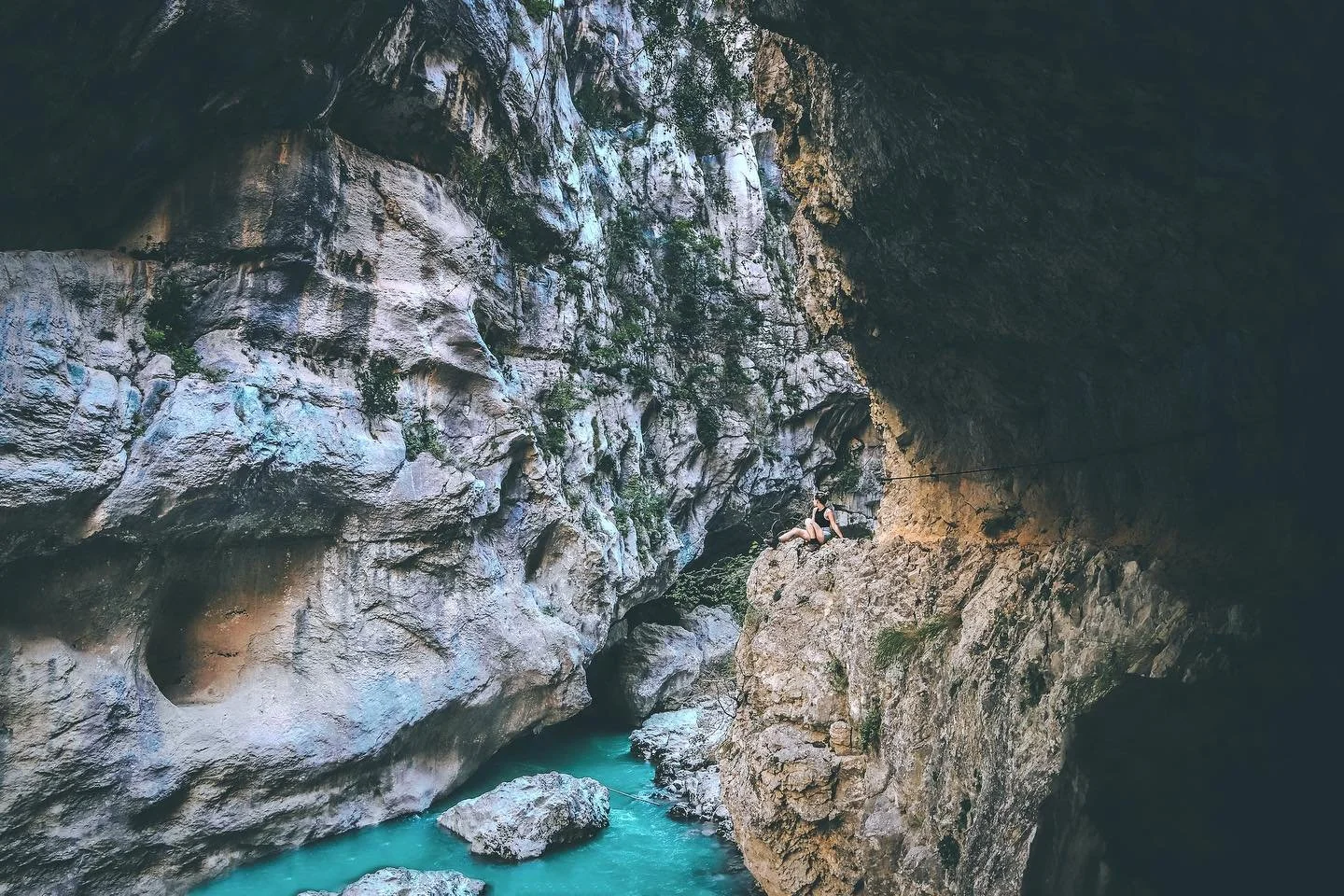 If I should name a destination for traveling in Europe, the south of France will always make it on that list!! 🇫🇷🍷

#photography #art #canon #francetrip #wanderlust #travel #picoftheday #mystery #verdonschlucht #verdongorge #atmosphere #savethepla