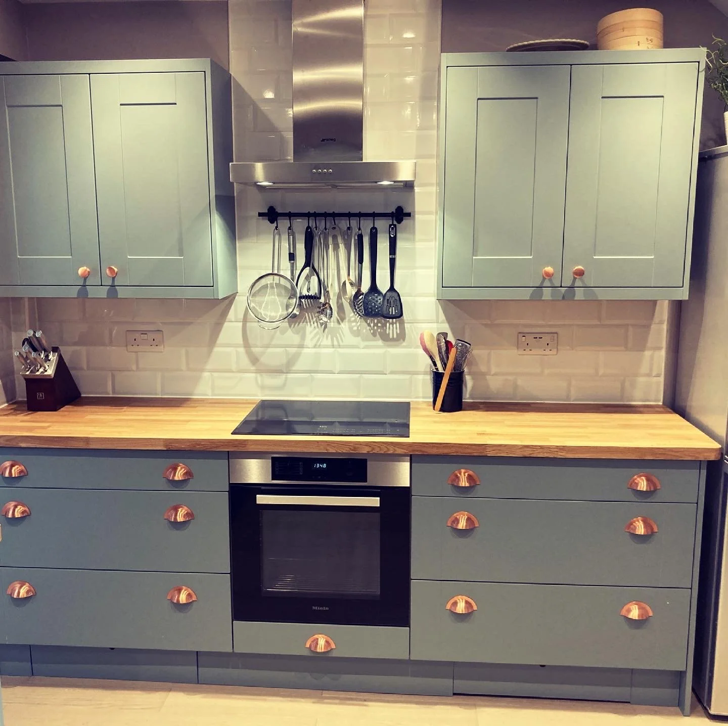 Konyha gyártás, konyha tervezés, asztalos, belsőépítészet beépített szekrény baal design bicske zsámbék budapest budakeszi telki budajenő zsámbéki medence