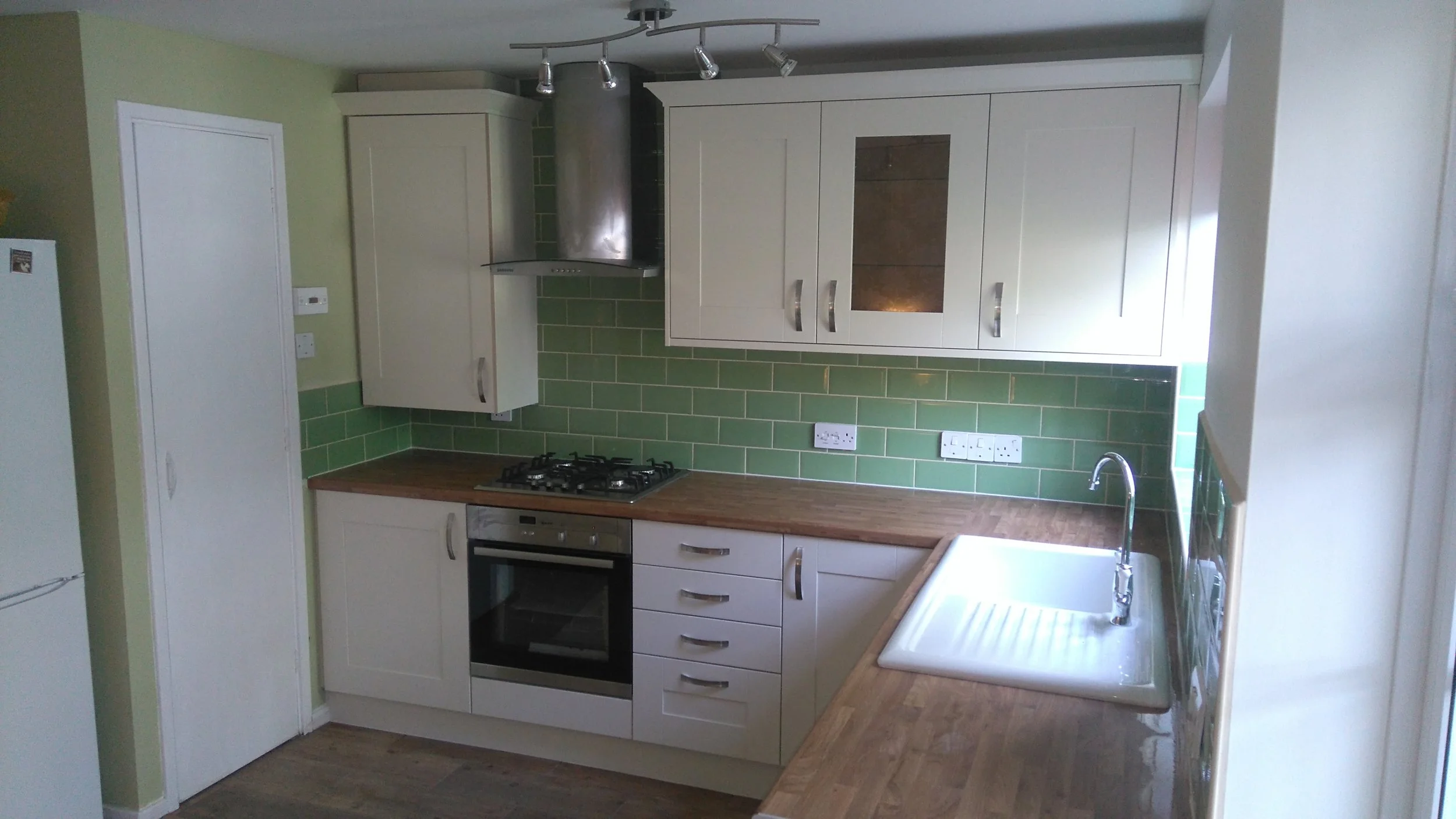 Konyha gyártás, konyha tervezés, asztalos, belsőépítészet beépített szekrény baal design bicske zsámbék budapest budakeszi telki budajenő zsámbéki medence